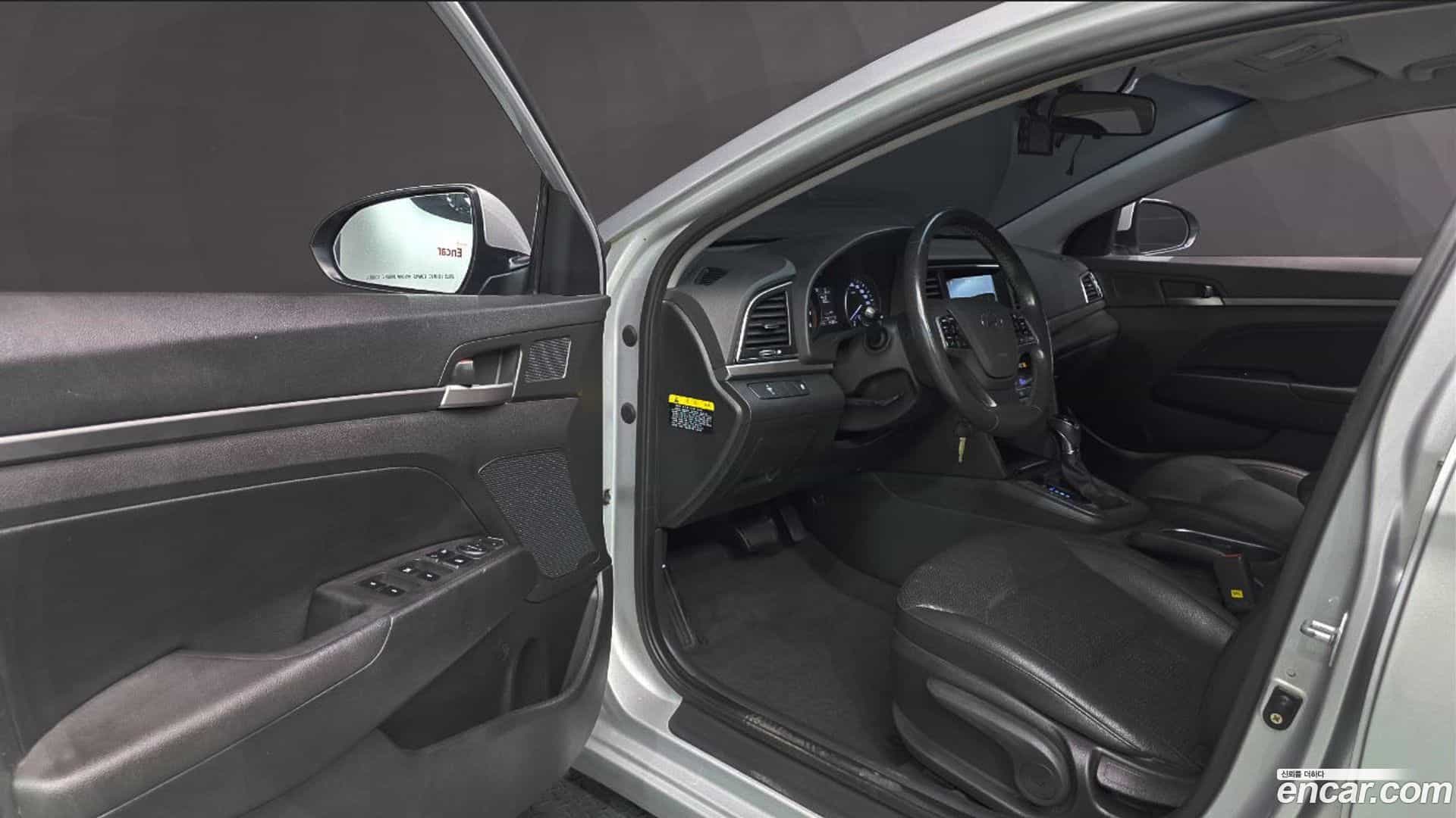 AVANTE Hyundai 2017.1-INNER-010