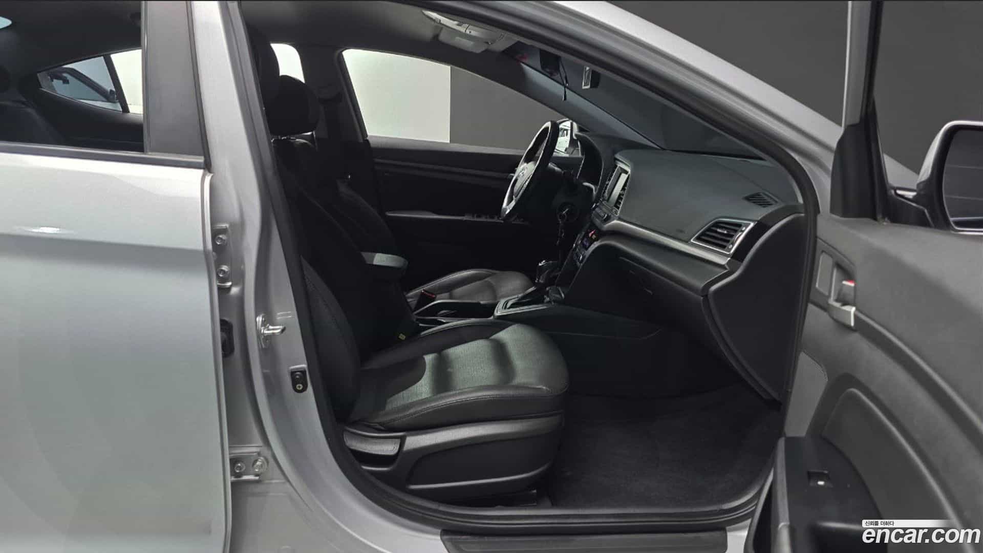 AVANTE Hyundai 2017.1-OPTION-015