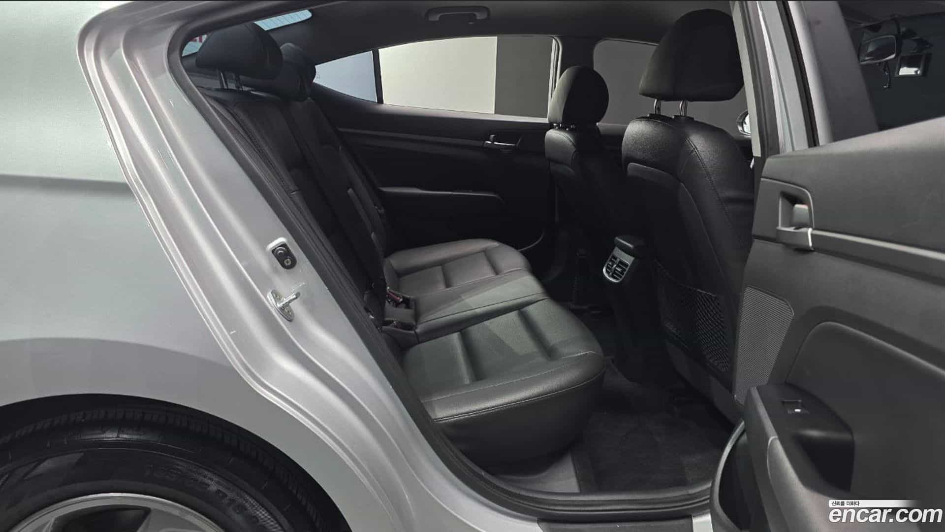 AVANTE Hyundai 2017.1-OPTION-016