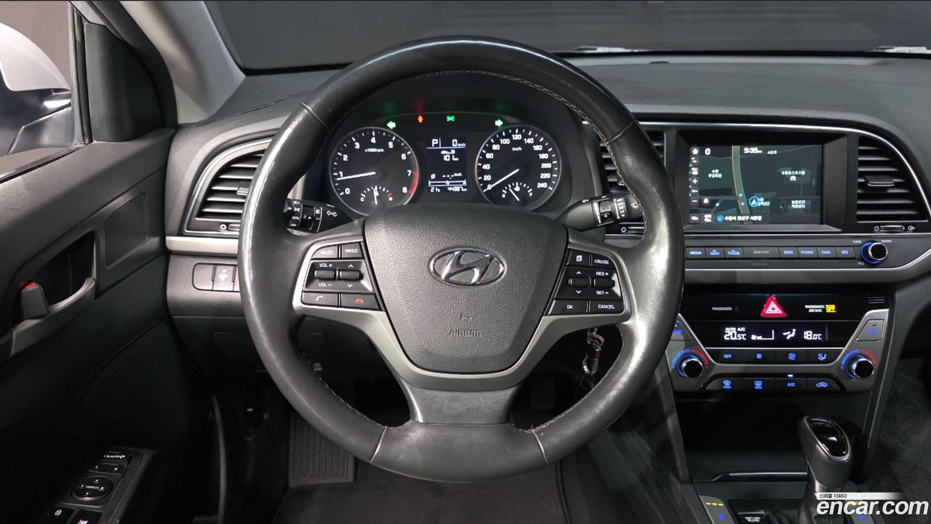 Main__Slider__Photo:AVANTE Hyundai 2017.1-12