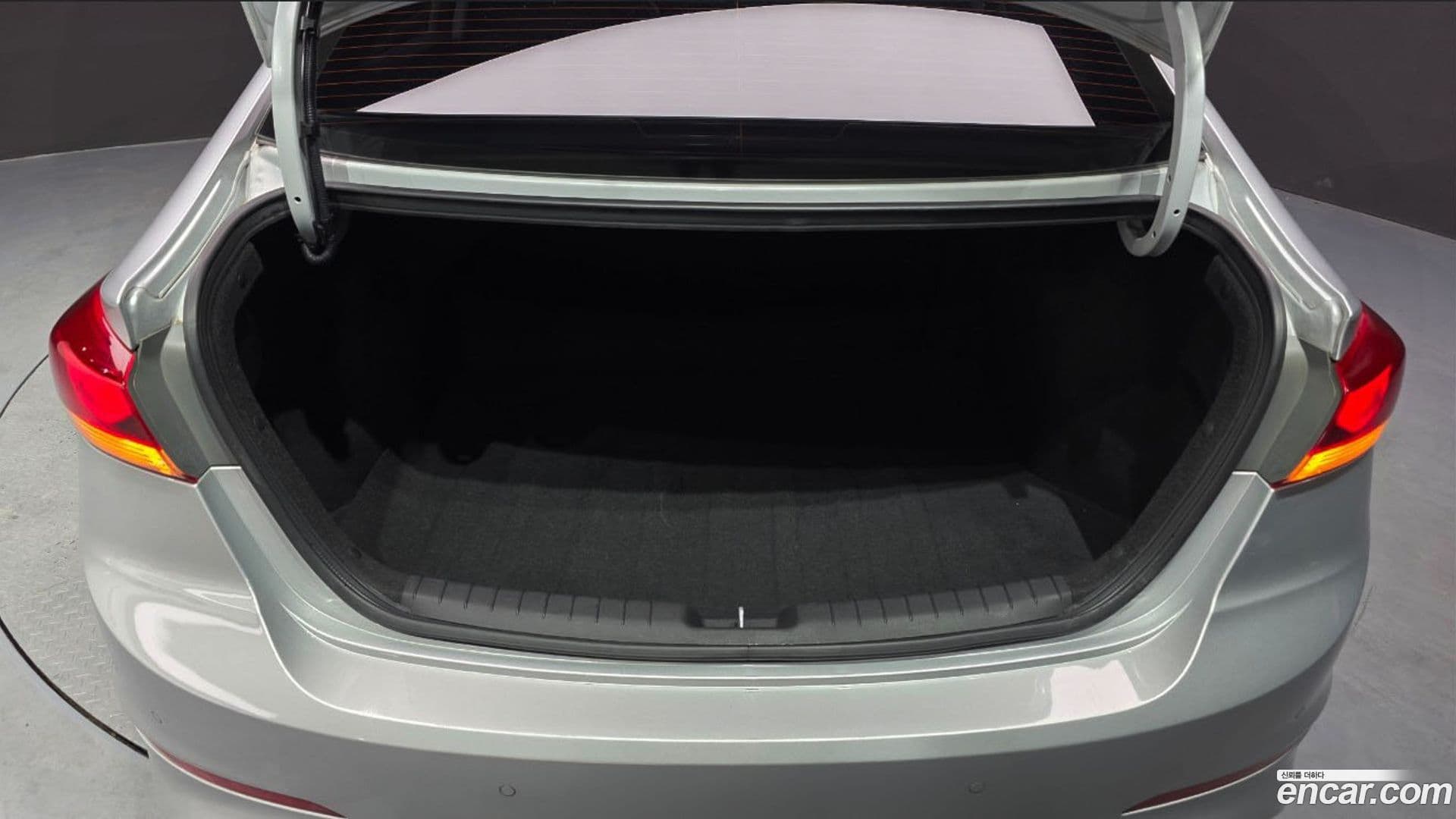 Main__Slider__Photo:AVANTE Hyundai 2017.1-19