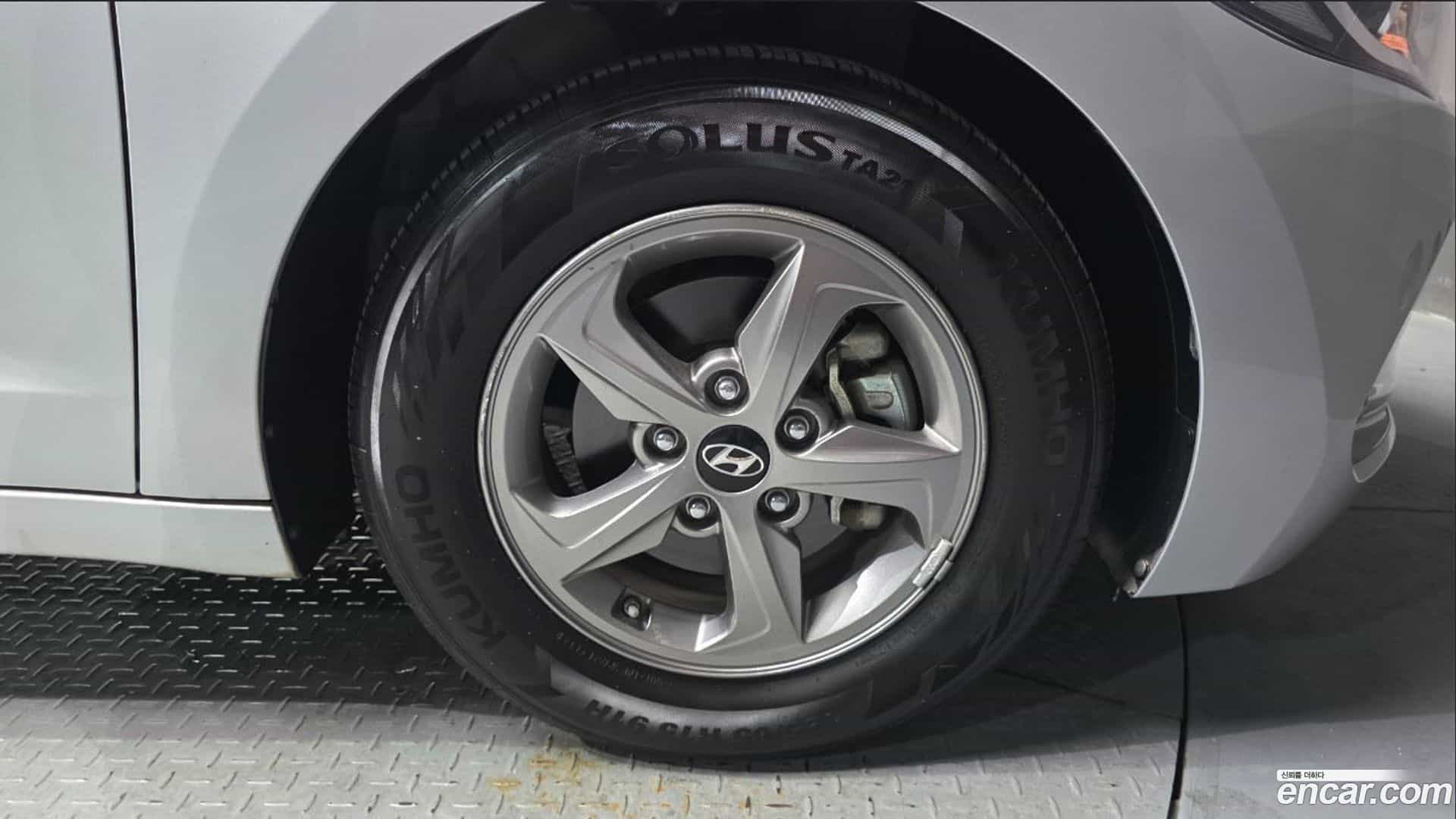 AVANTE Hyundai 2017.1-OUTER-031