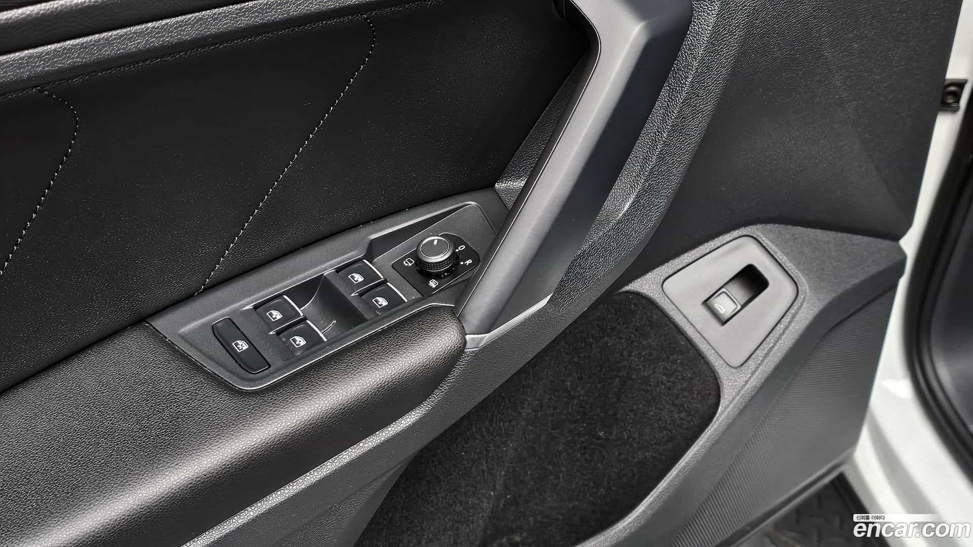 Tiguan Volkswagen 2018.4-OPTION-042