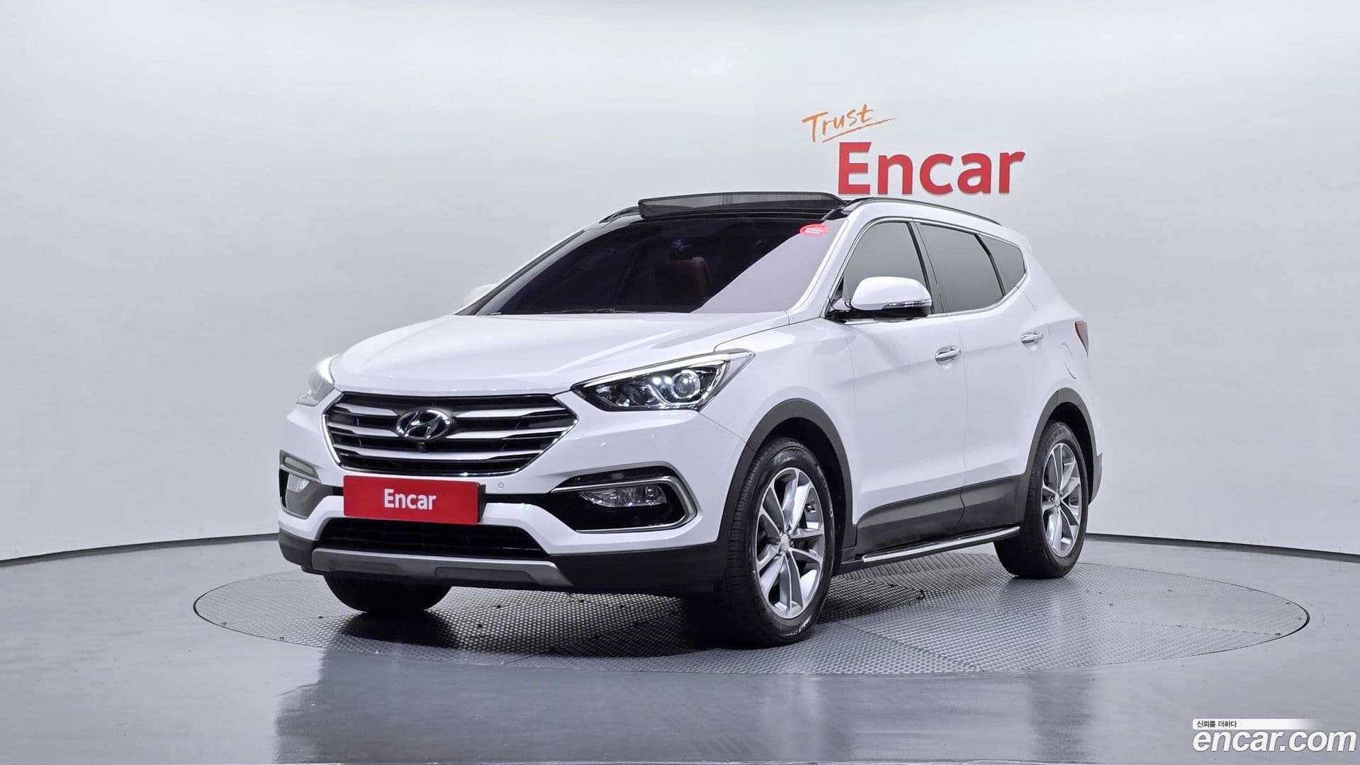 Main__Slider__Photo:Santafe Hyundai 2017.0-0