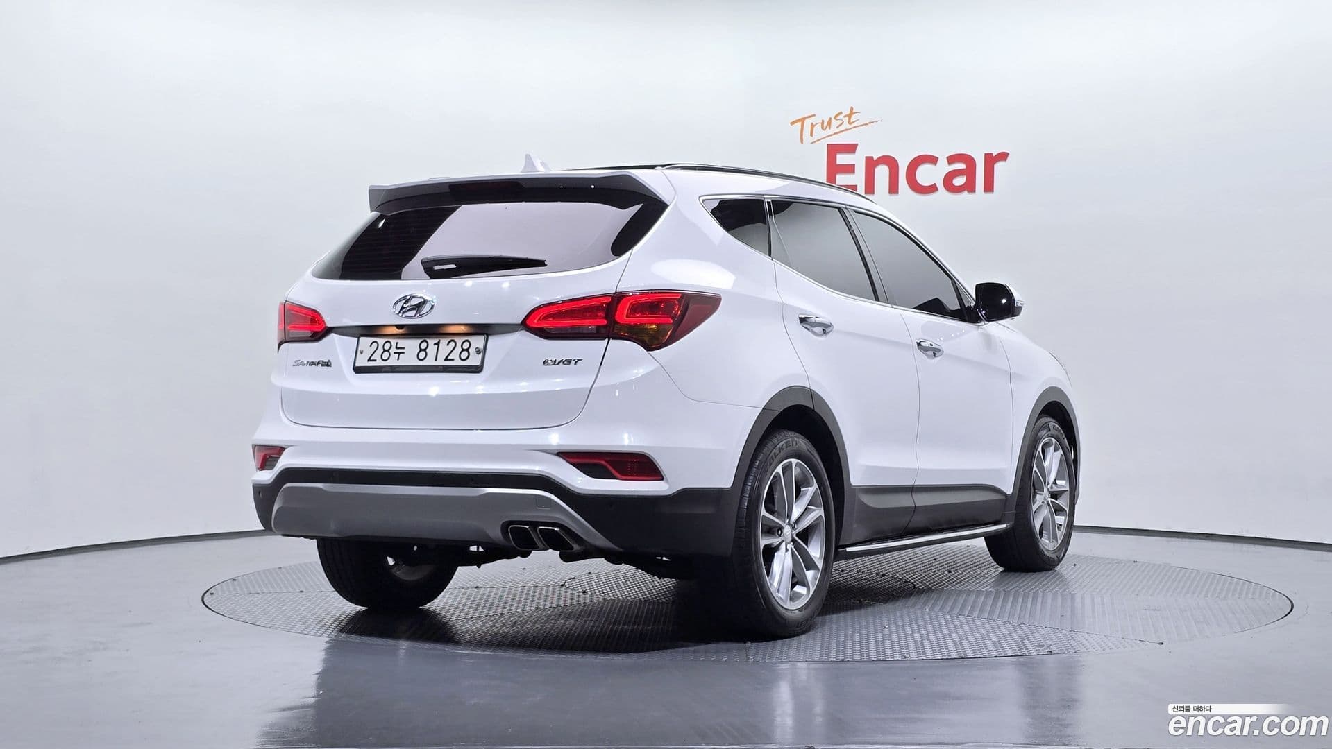 Main__Slider__Photo:Santafe Hyundai 2017.0-1