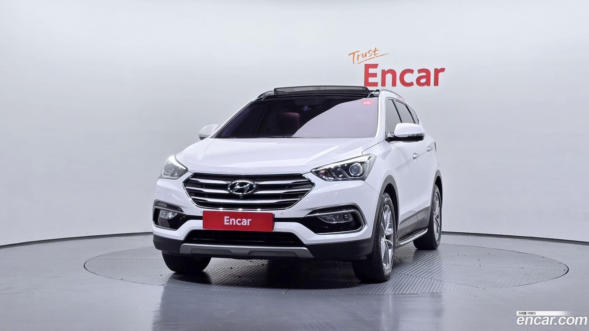 Main__Slider__Photo:Santafe Hyundai 2017.0-2