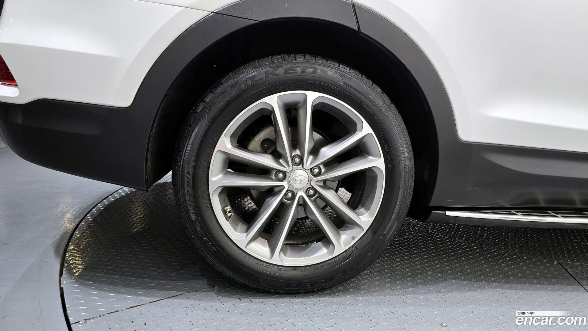 Main__Slider__Photo:Santafe Hyundai 2017.0-4