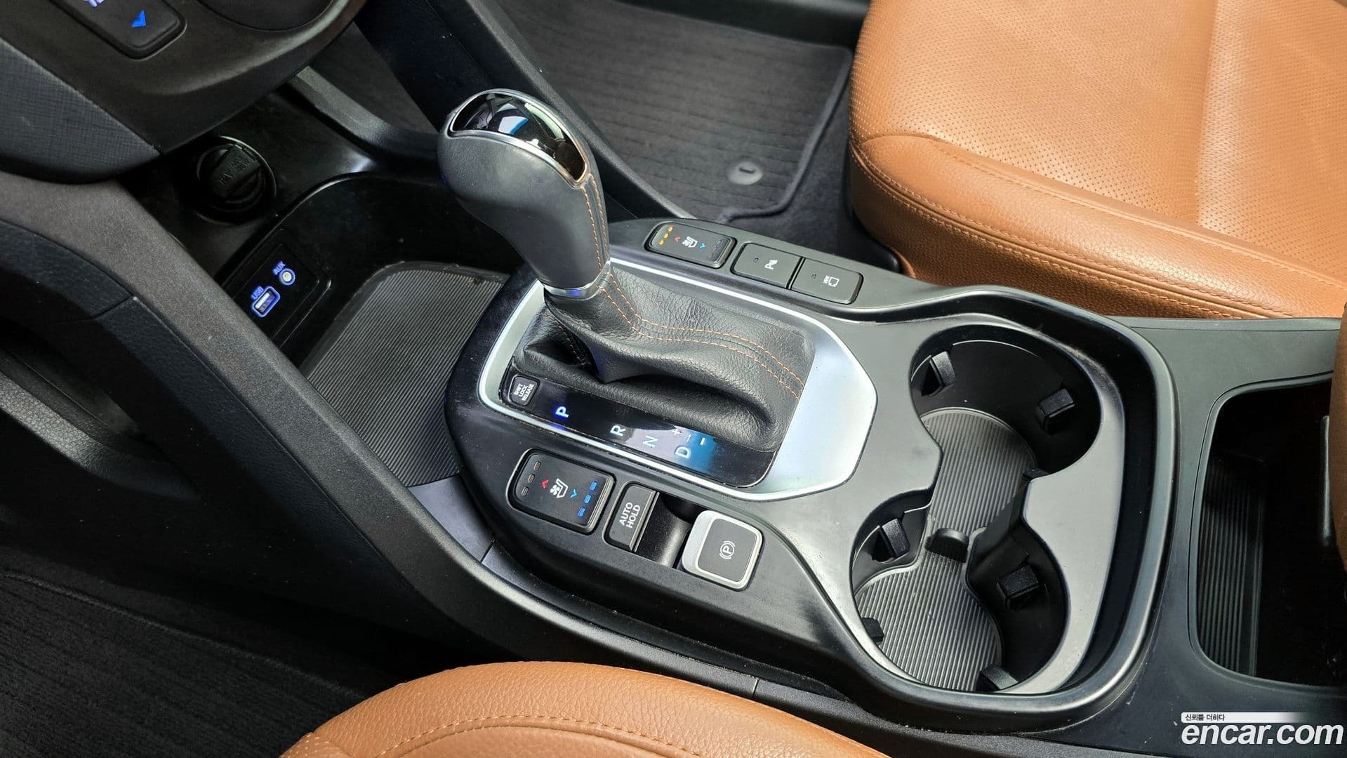 Main__Slider__Photo:Santafe Hyundai 2017.0-8