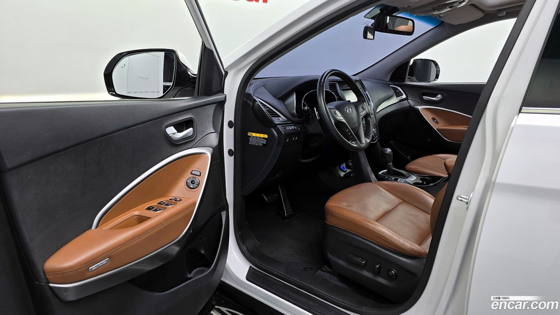 Main__Slider__Photo:Santafe Hyundai 2017.0-9