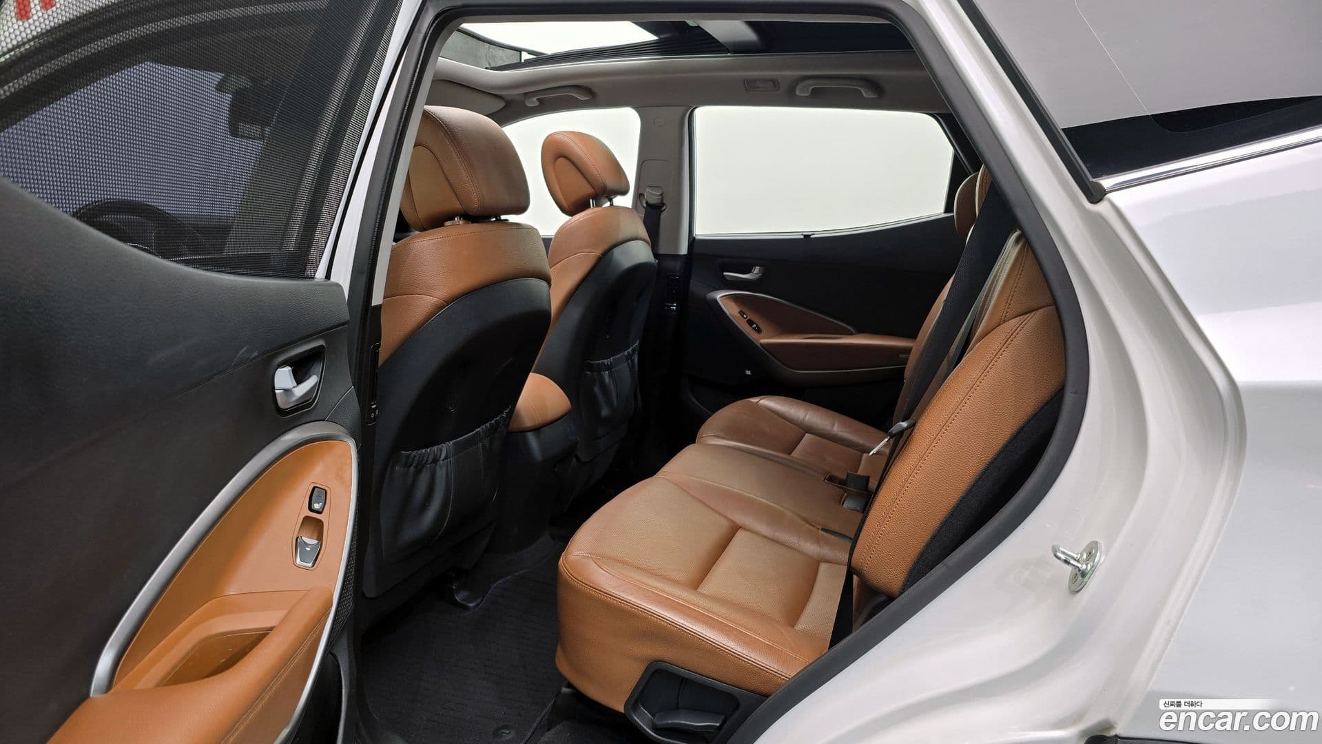Main__Slider__Photo:Santafe Hyundai 2017.0-11