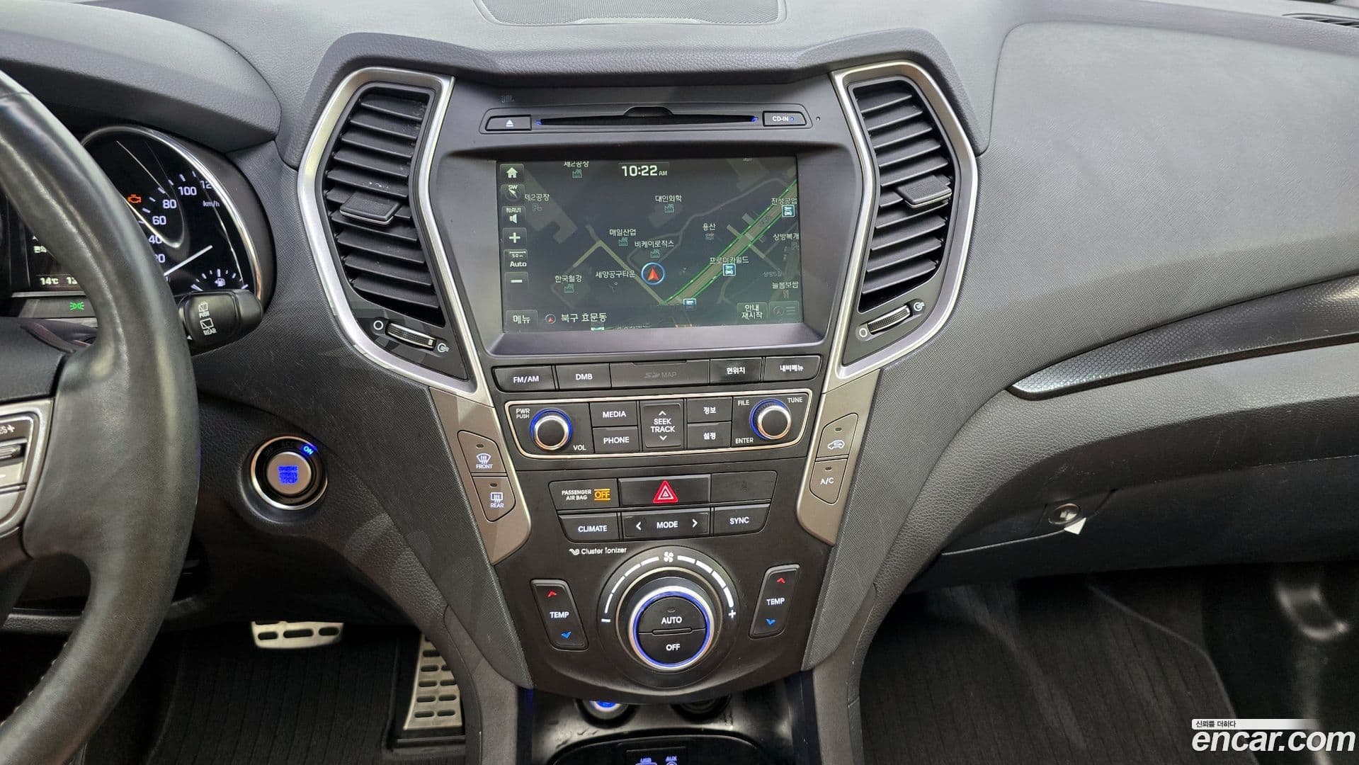 Main__Slider__Photo:Santafe Hyundai 2017.0-13