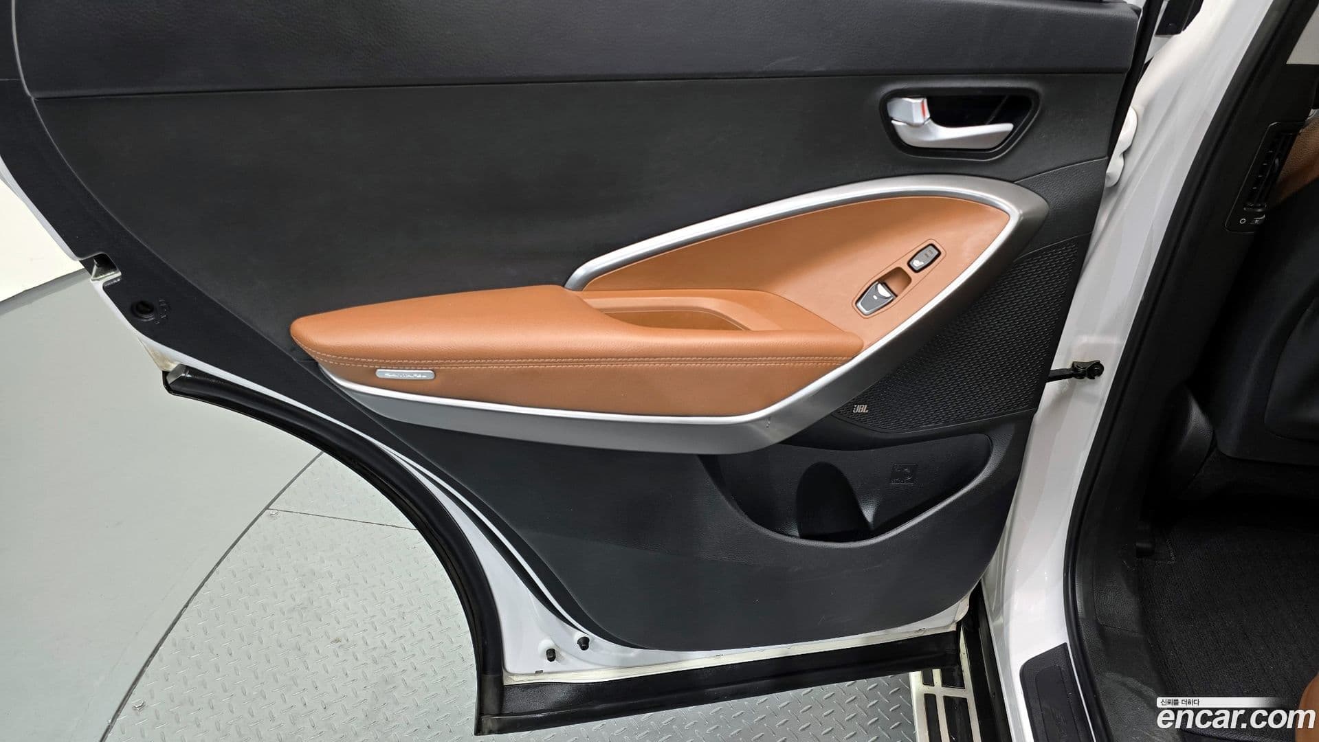 Main__Slider__Photo:Santafe Hyundai 2017.0-24