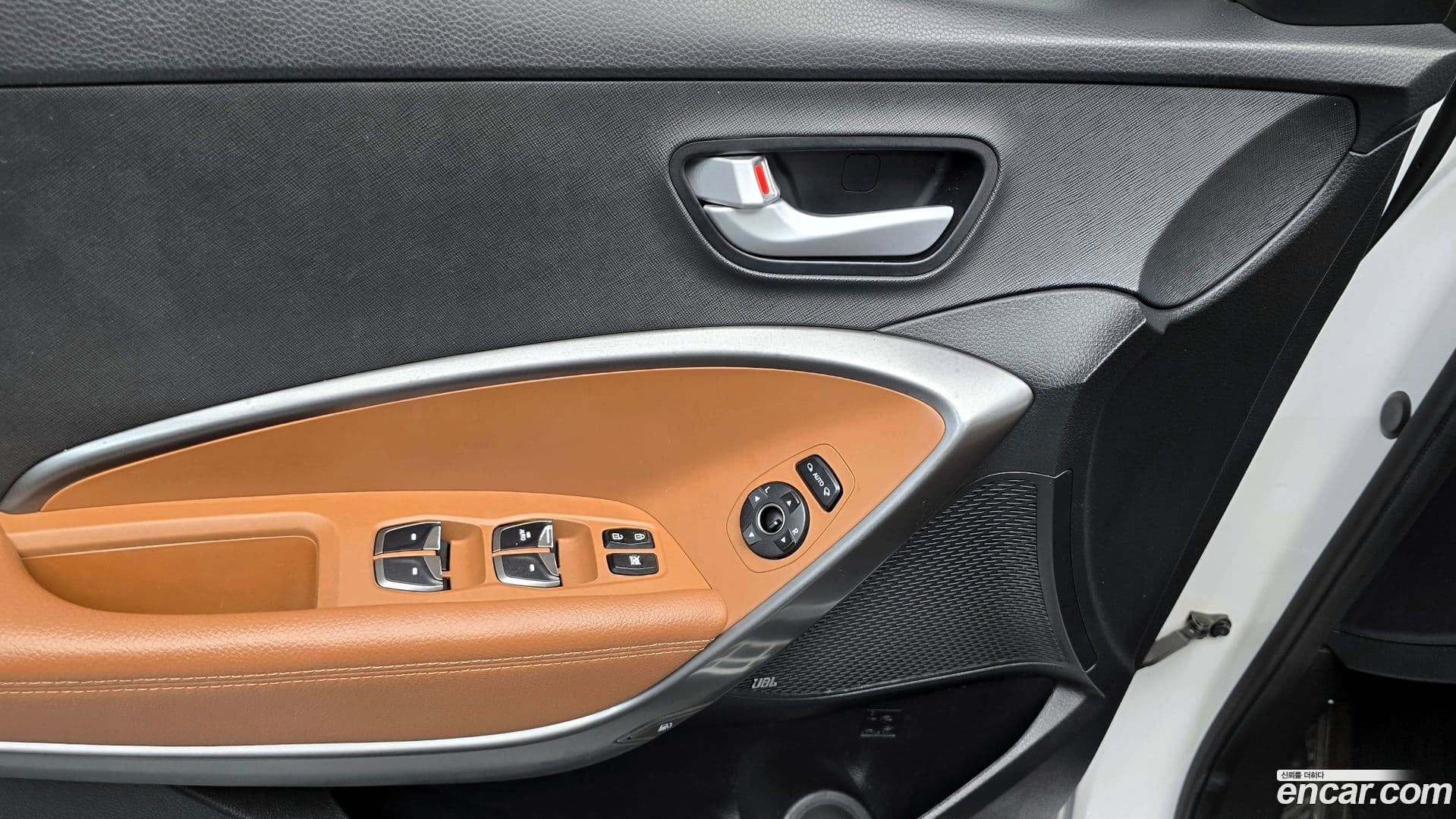Main__Slider__Photo:Santafe Hyundai 2017.0-26