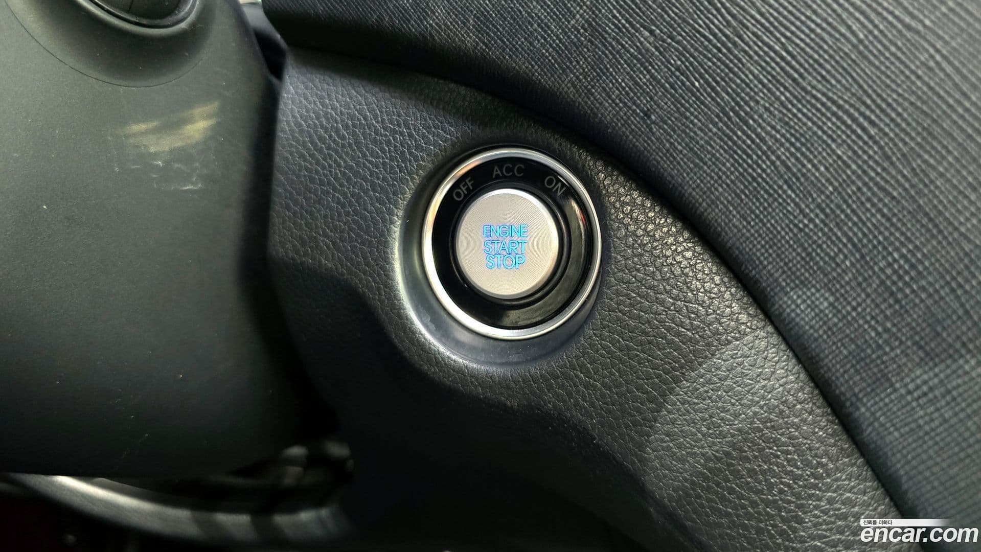 Main__Slider__Photo:Santafe Hyundai 2017.0-28
