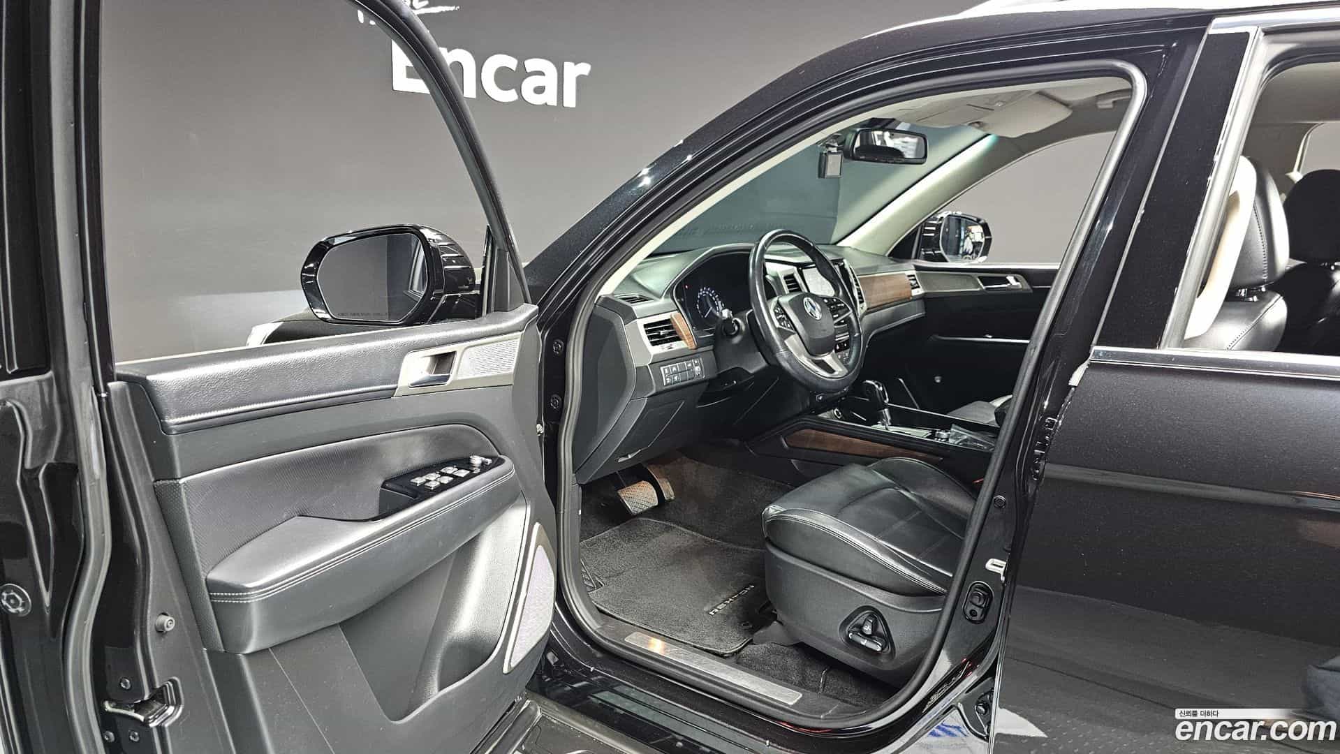 Rexton KG Mobility 2018.0-INNER-010