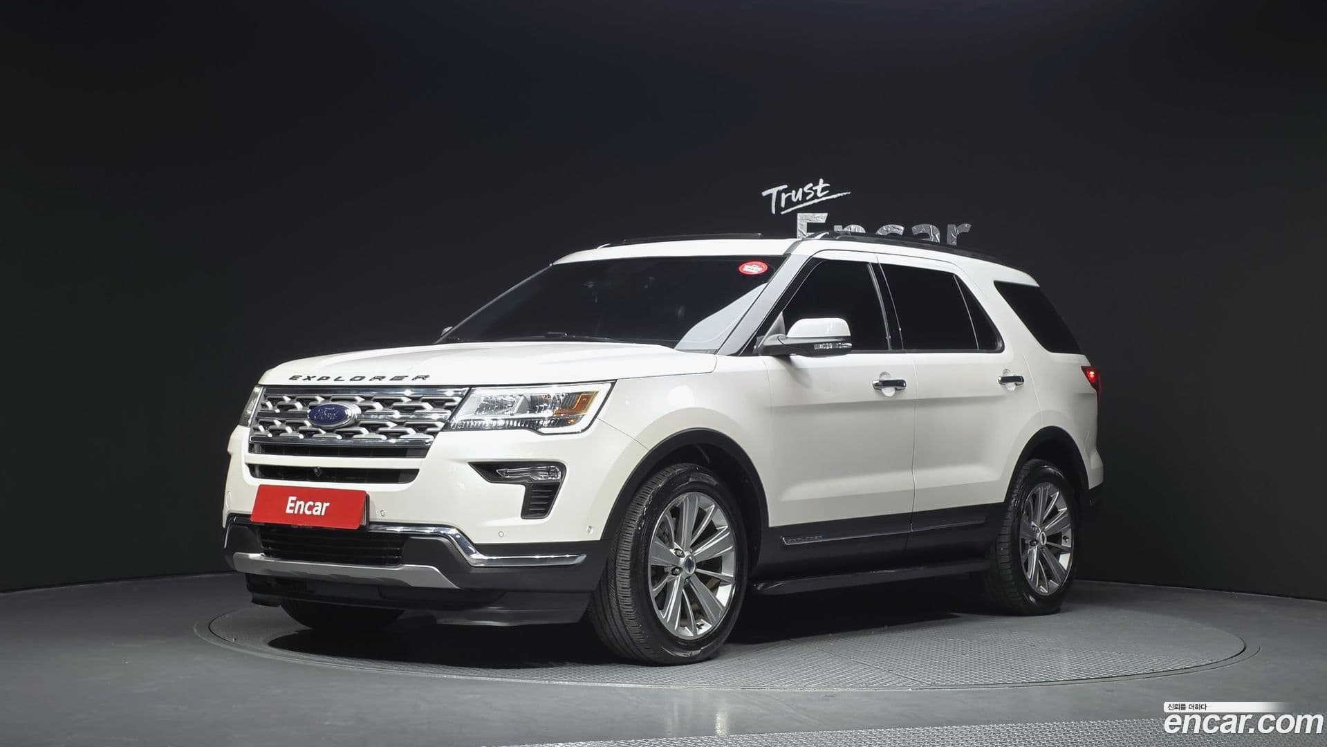 Main__Slider__Photo:Explorer Ford 2018.5-0