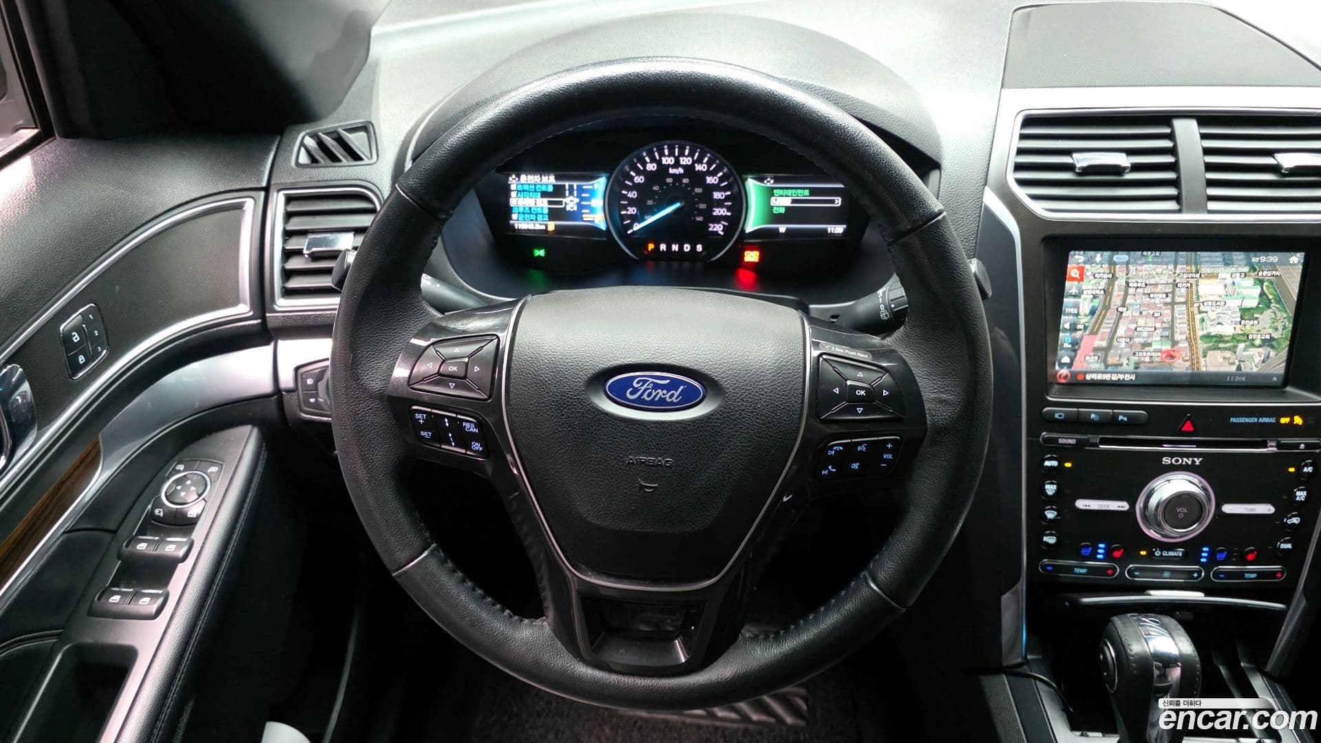 Main__Slider__Photo:Explorer Ford 2018.5-12