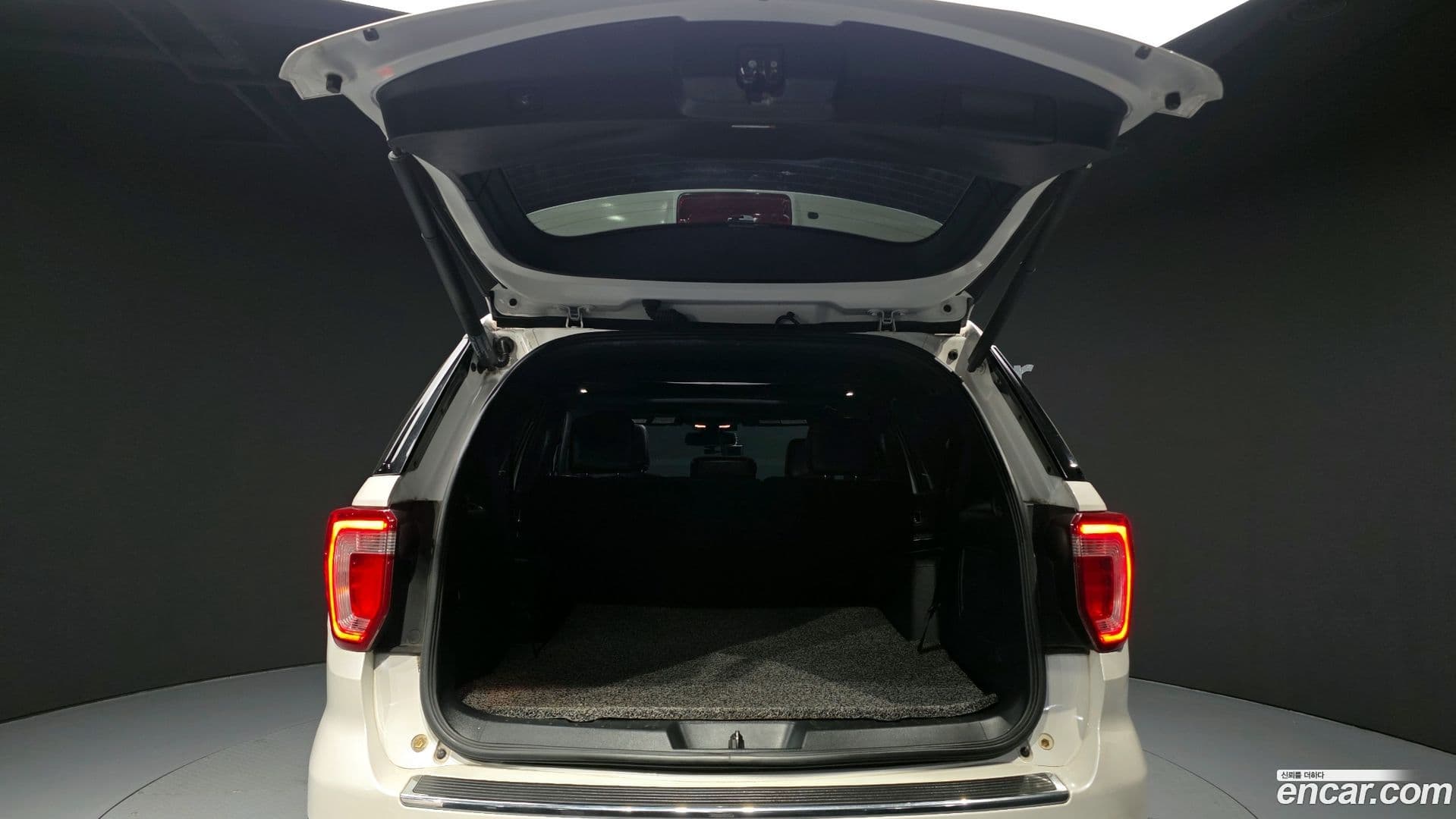 Main__Slider__Photo:Explorer Ford 2018.5-18