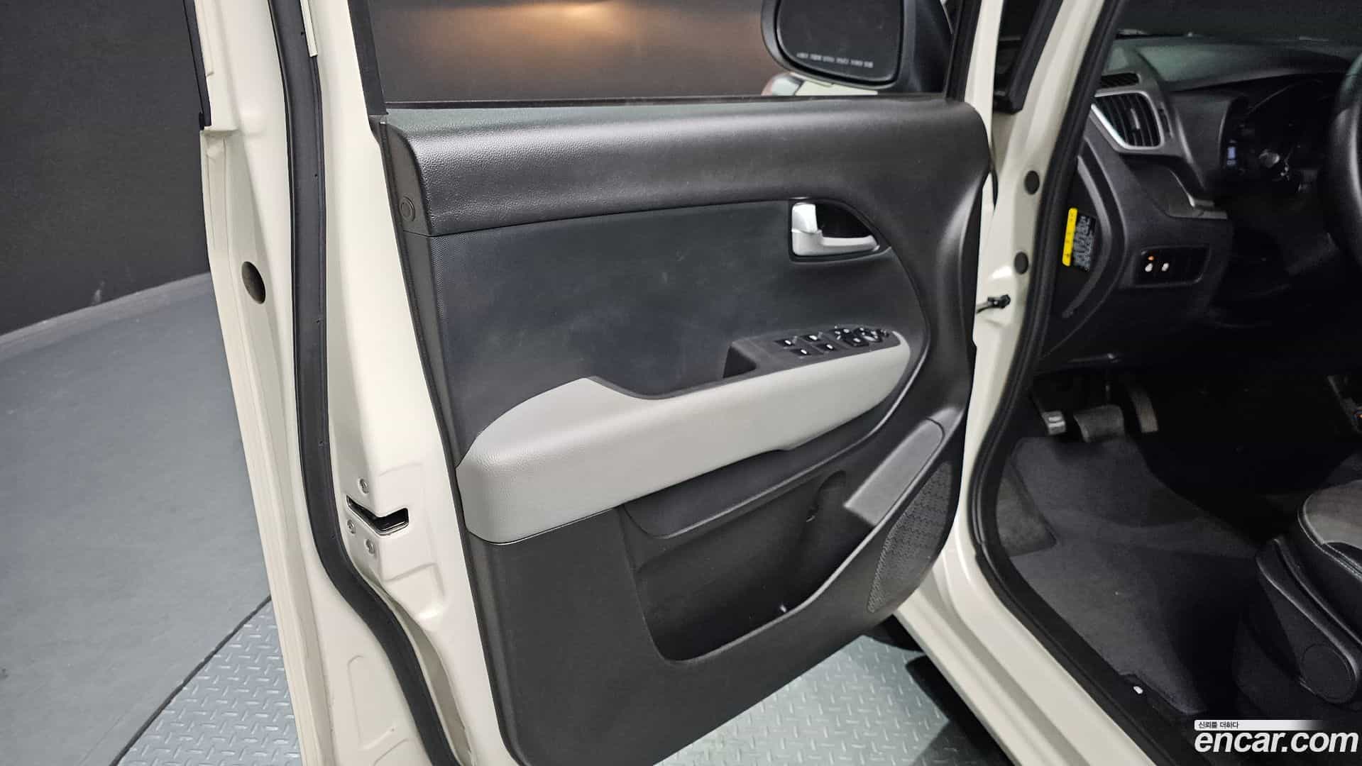 RAY Kia 2022.2-INNER-034