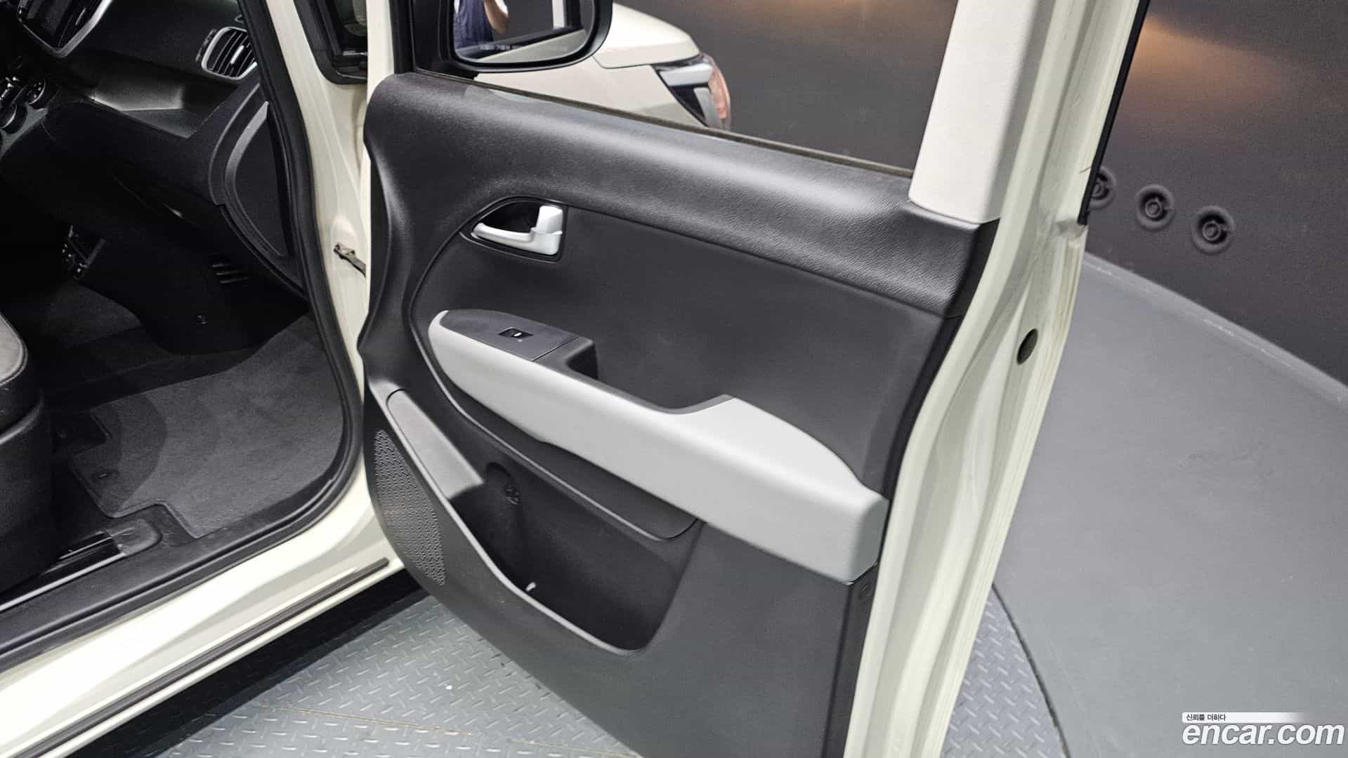 RAY Kia 2022.2-INNER-035