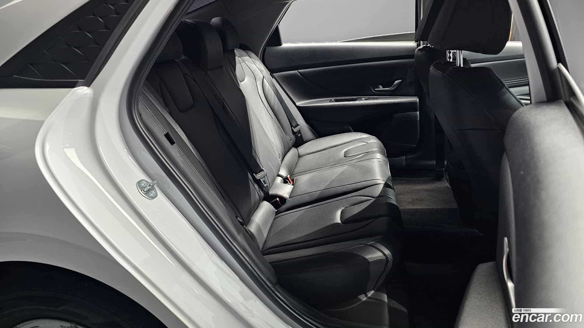 AVANTE Hyundai 2023.6-OPTION-016