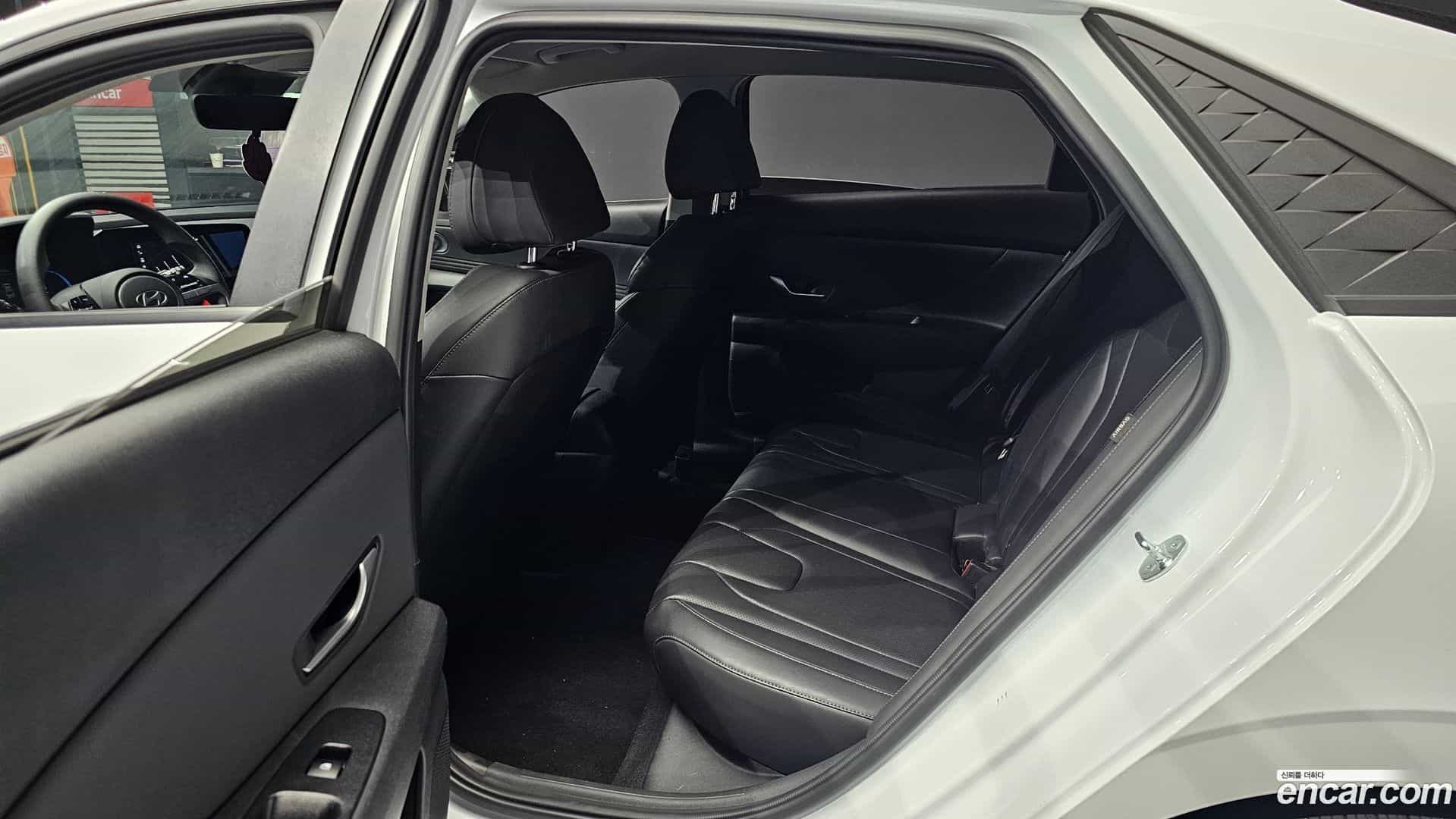 AVANTE Hyundai 2023.6-OPTION-043