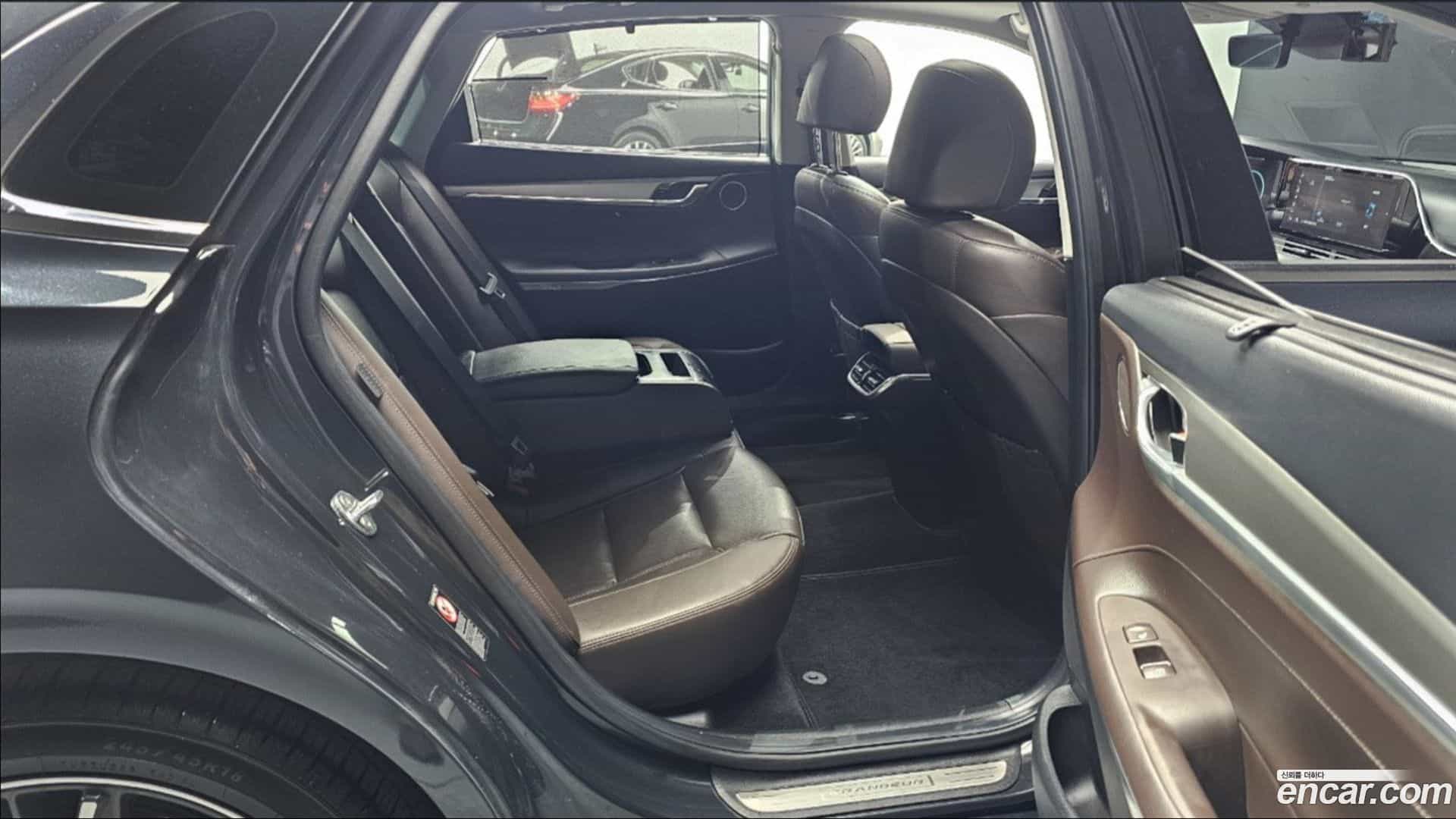Grandeur Hyundai 2021.1-OPTION-015