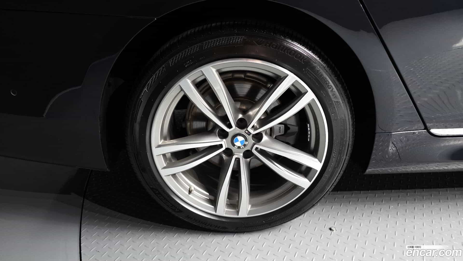 7-Series BMW 2017.7-OUTER-005