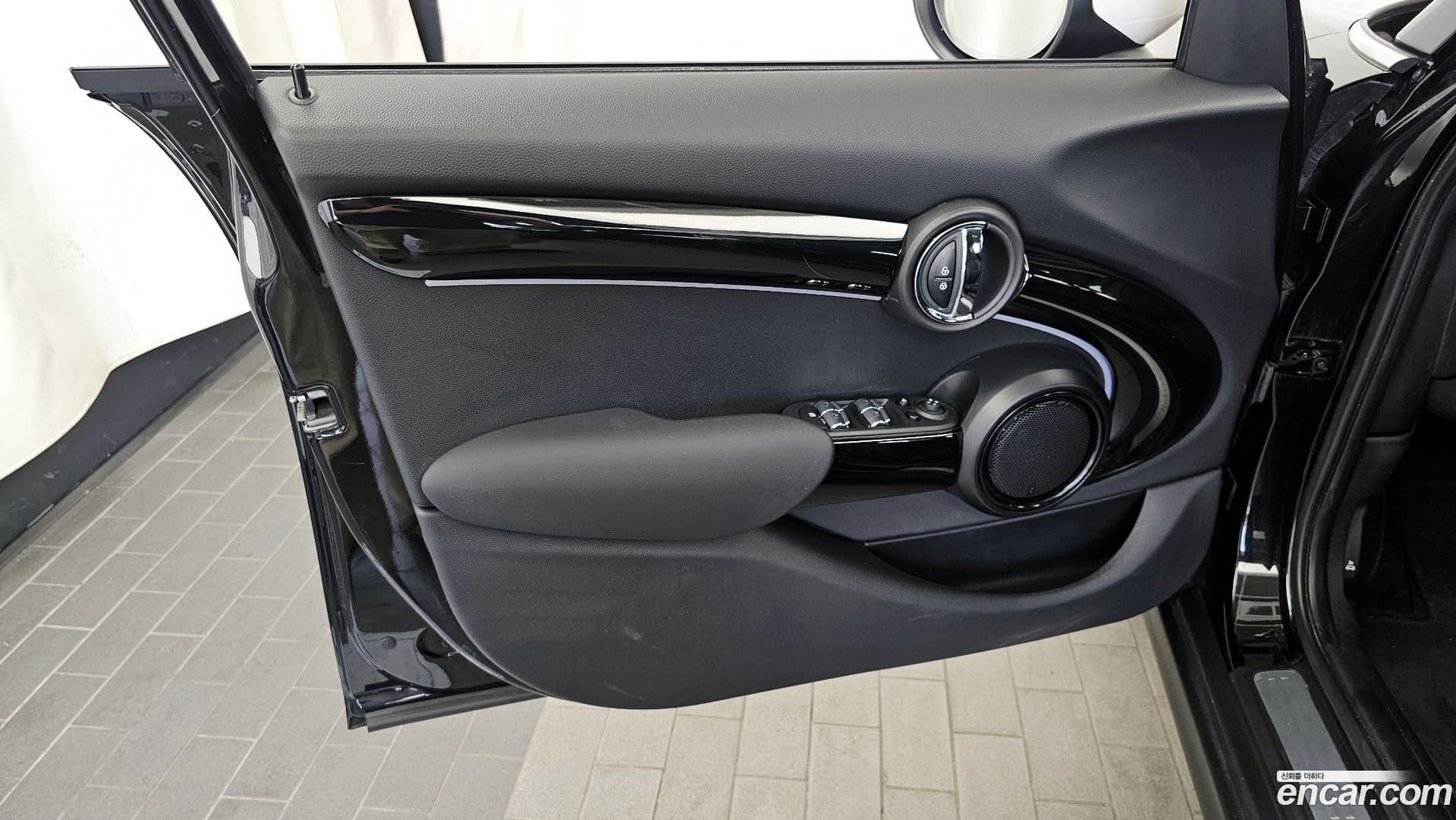 Main__Slider__Photo:Cooper Mini 2022.9-23