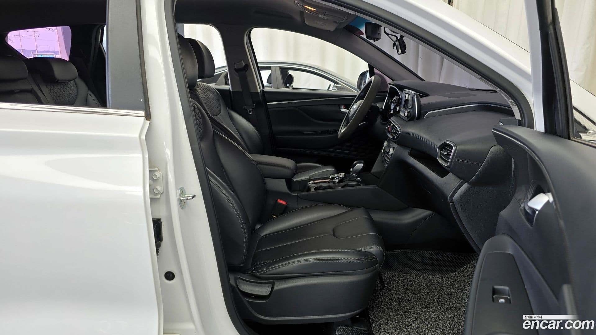 Main__Slider__Photo:Santafe Hyundai 2019.9-11