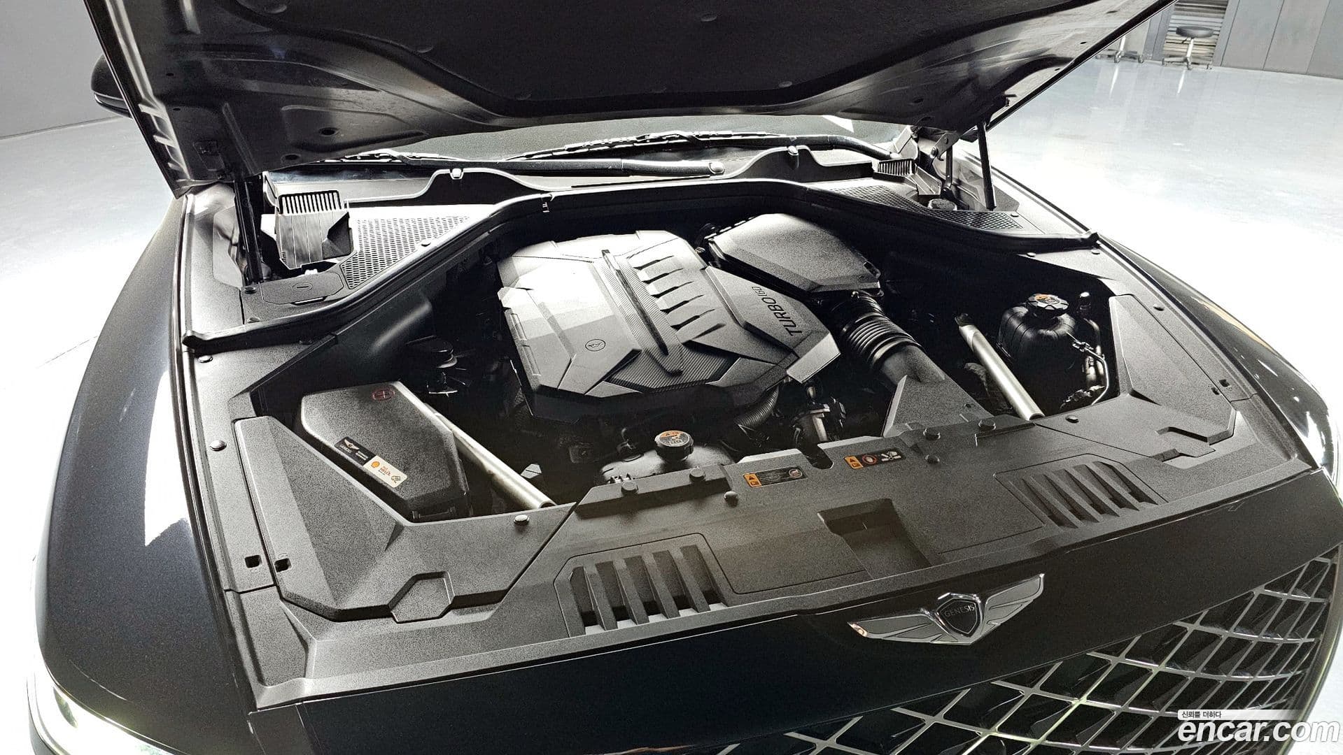 Main__Slider__Photo:GV80 Genesis 2020.4-5