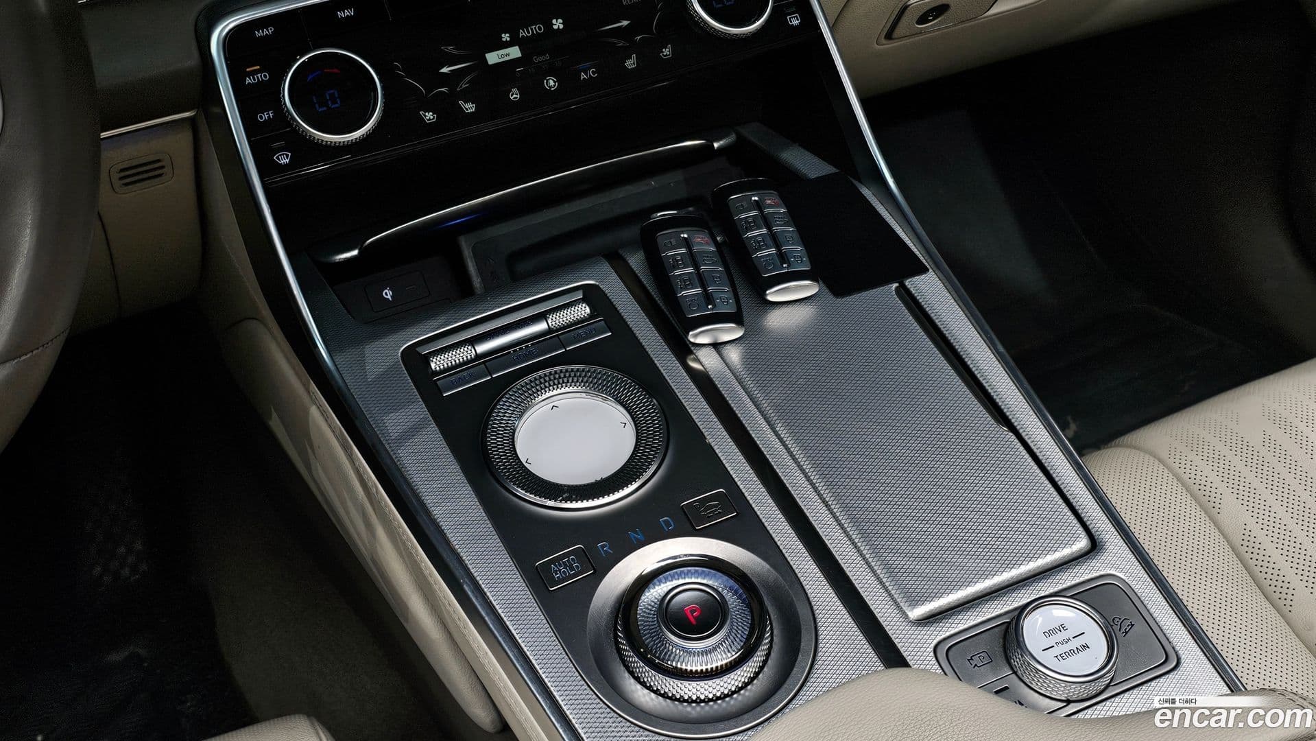 Main__Slider__Photo:GV80 Genesis 2020.4-8