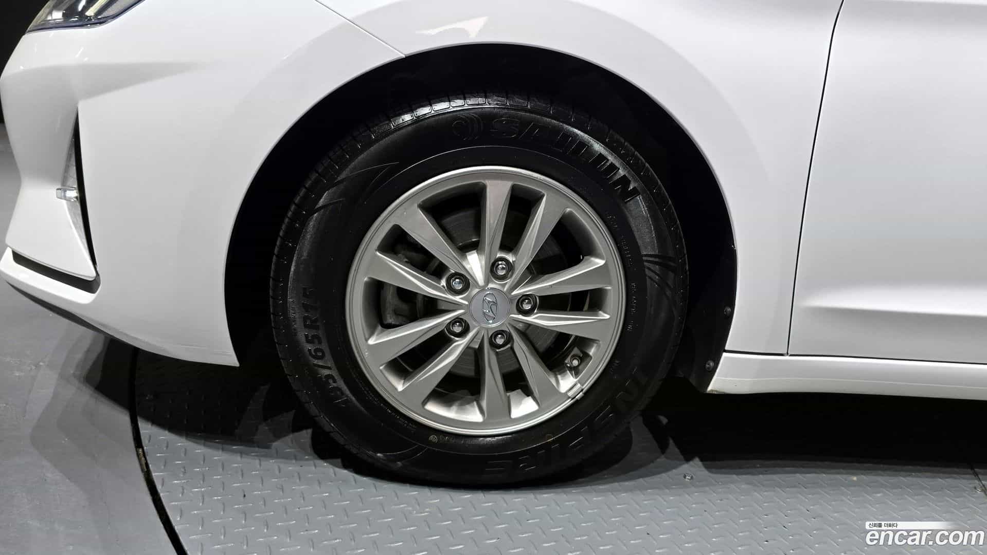 AVANTE Hyundai 2019.11-OUTER-005