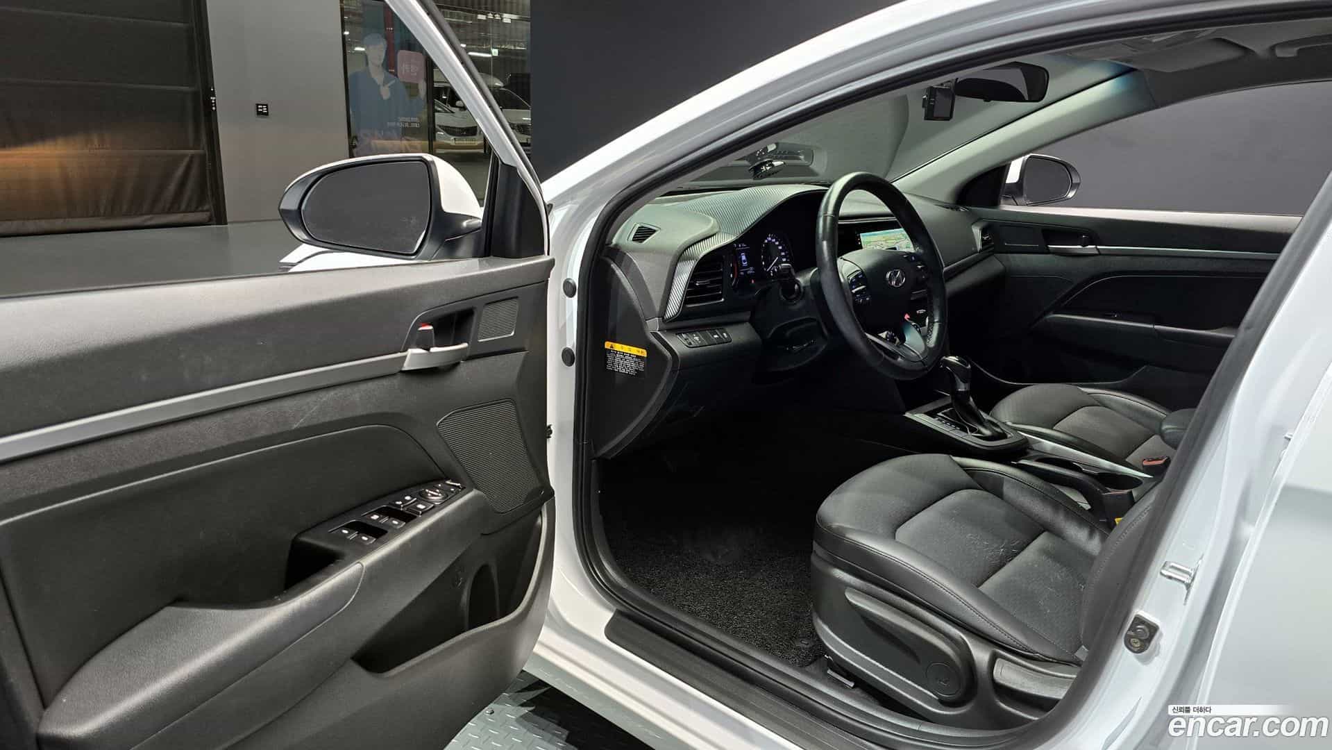 AVANTE Hyundai 2019.11-INNER-010