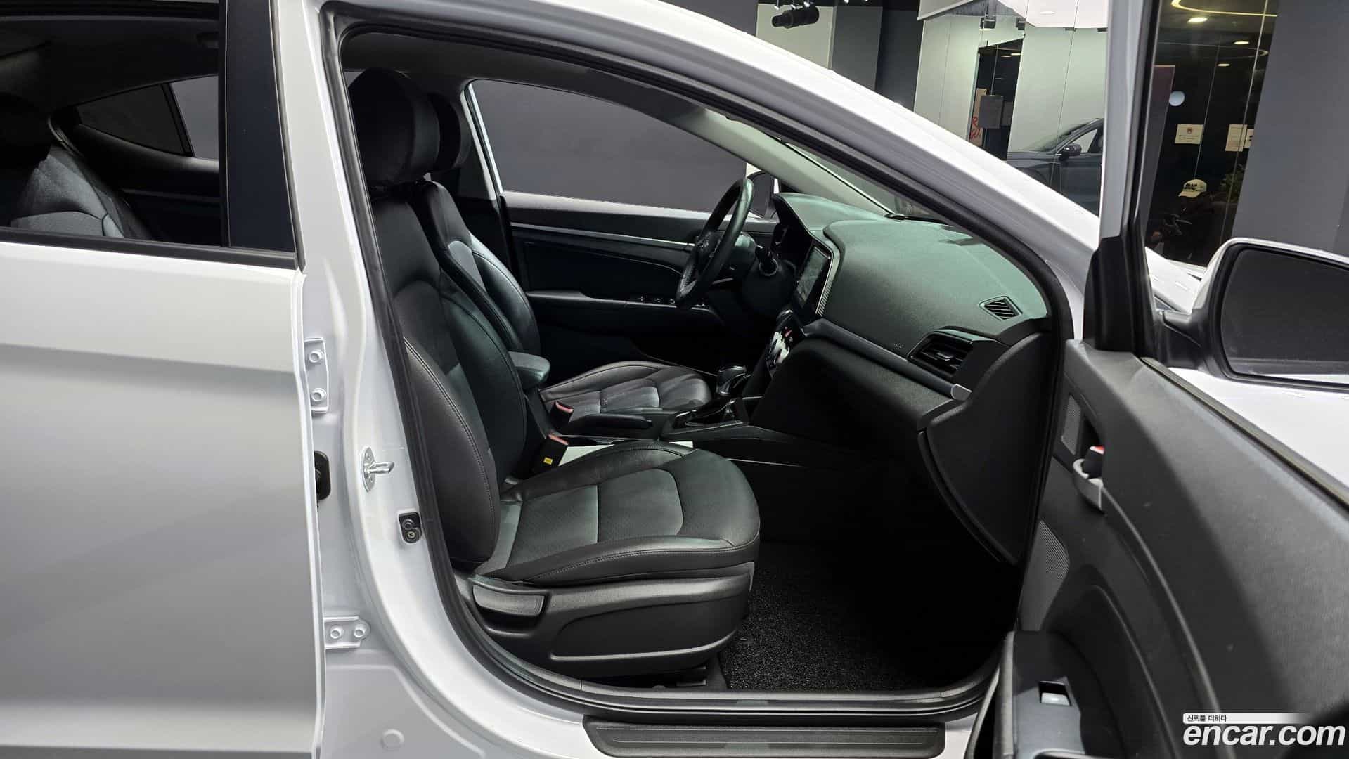 AVANTE Hyundai 2019.11-OPTION-015