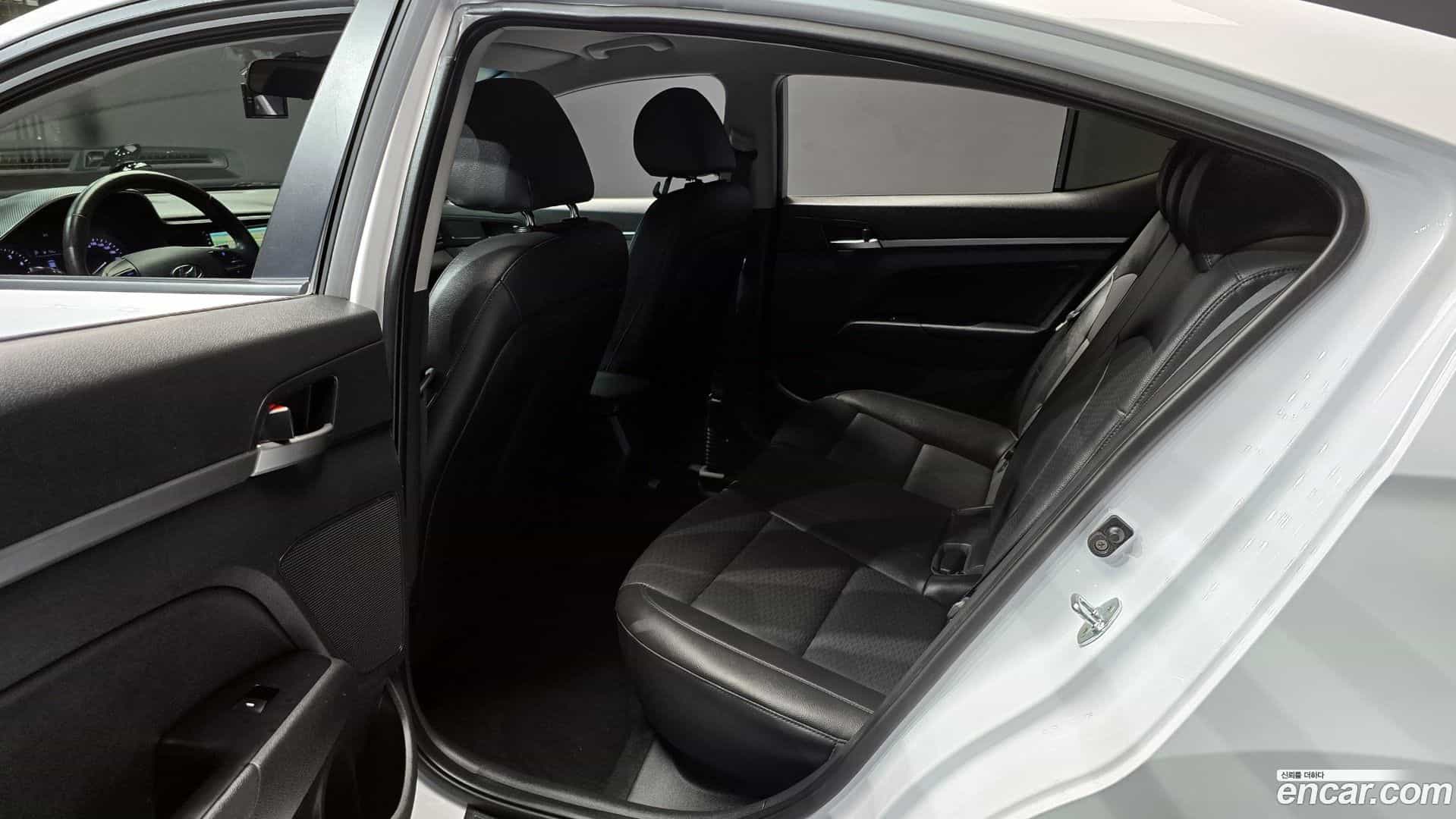 AVANTE Hyundai 2019.11-OPTION-016