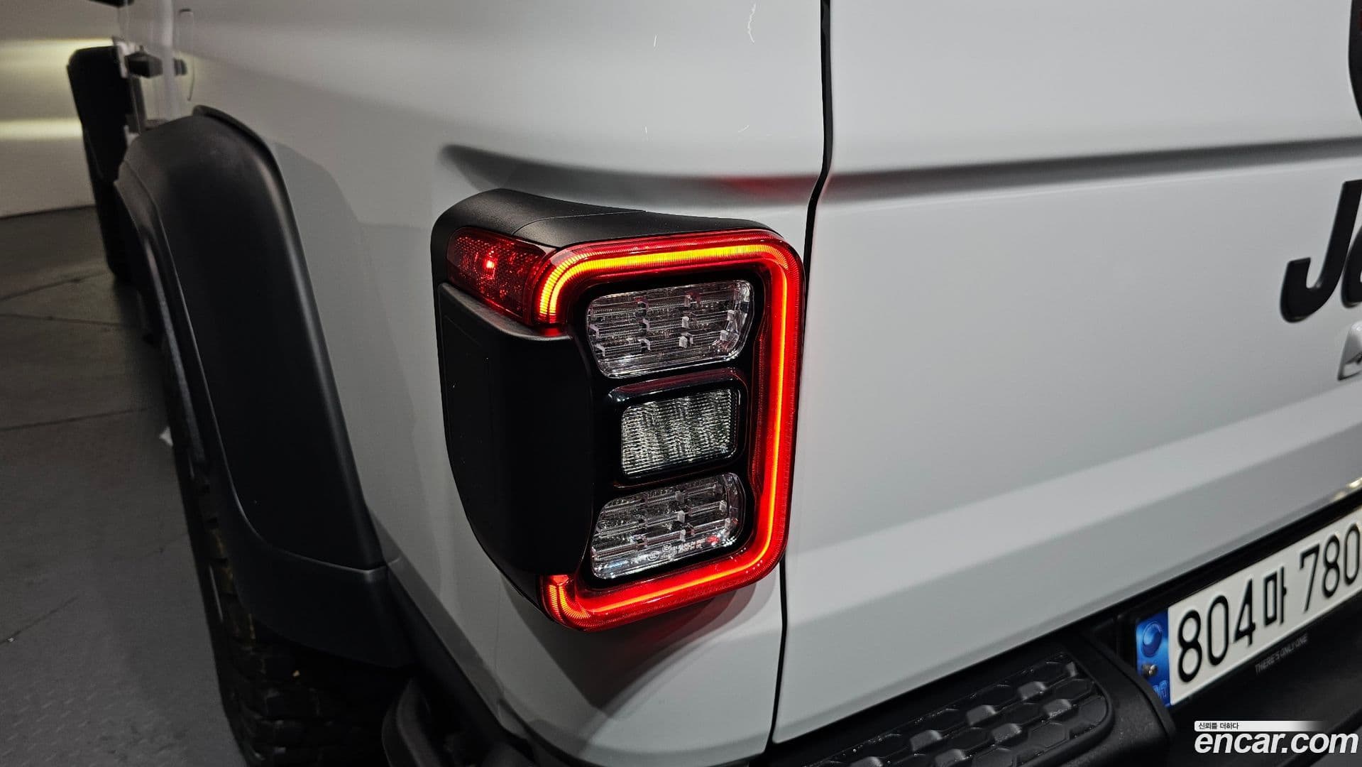 Main__Slider__Photo:Gladiator Jeep 2022.11-22