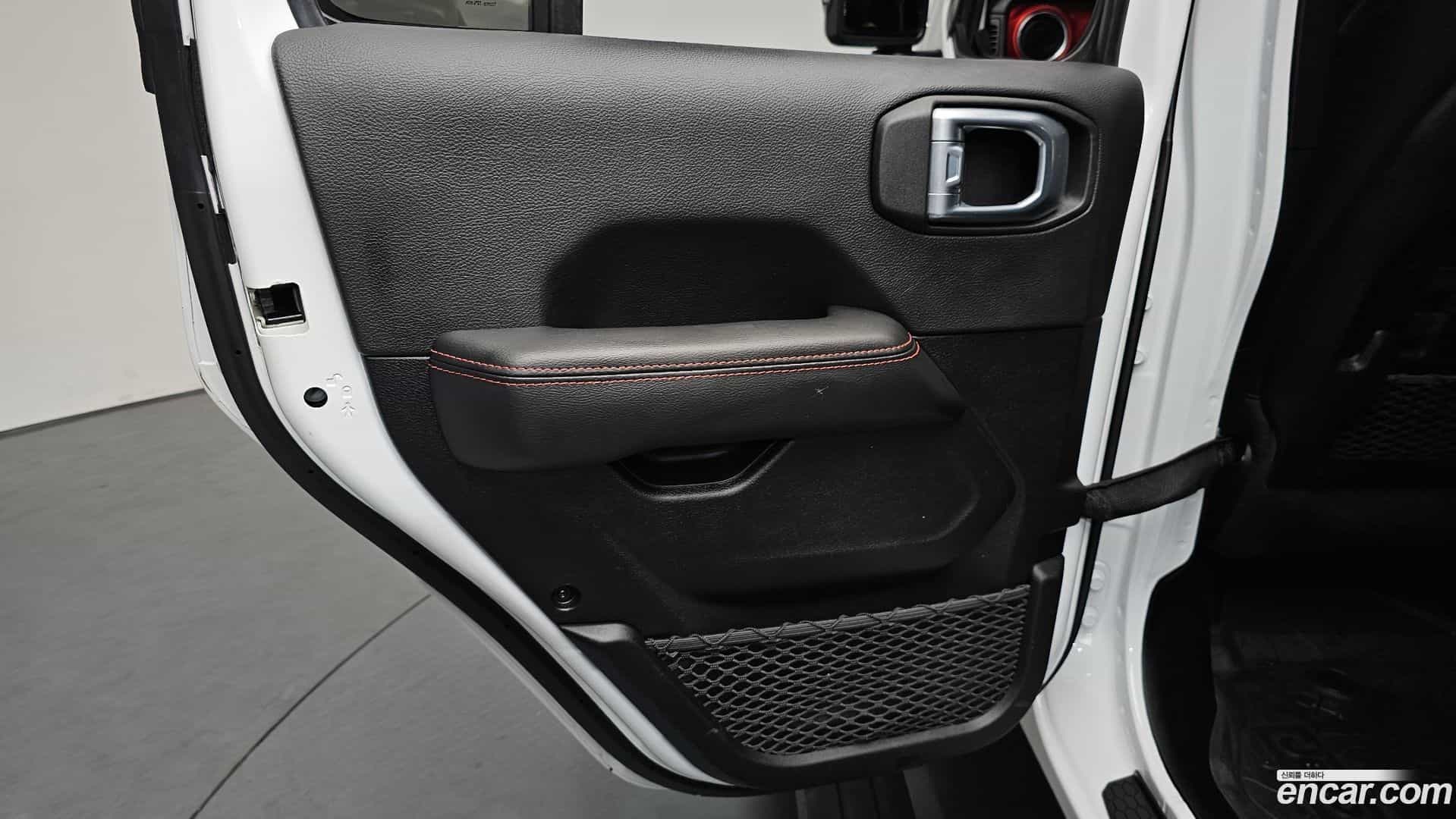 Gladiator Jeep 2022.11-INNER-035