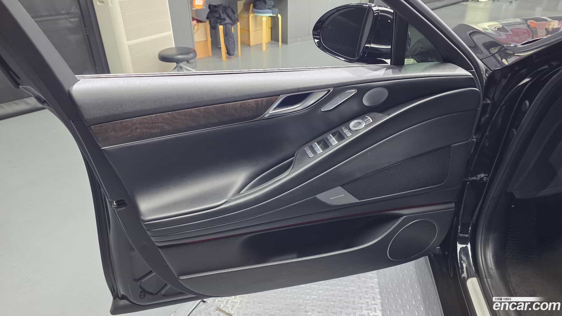 G80 Genesis 2024.0-INNER-034