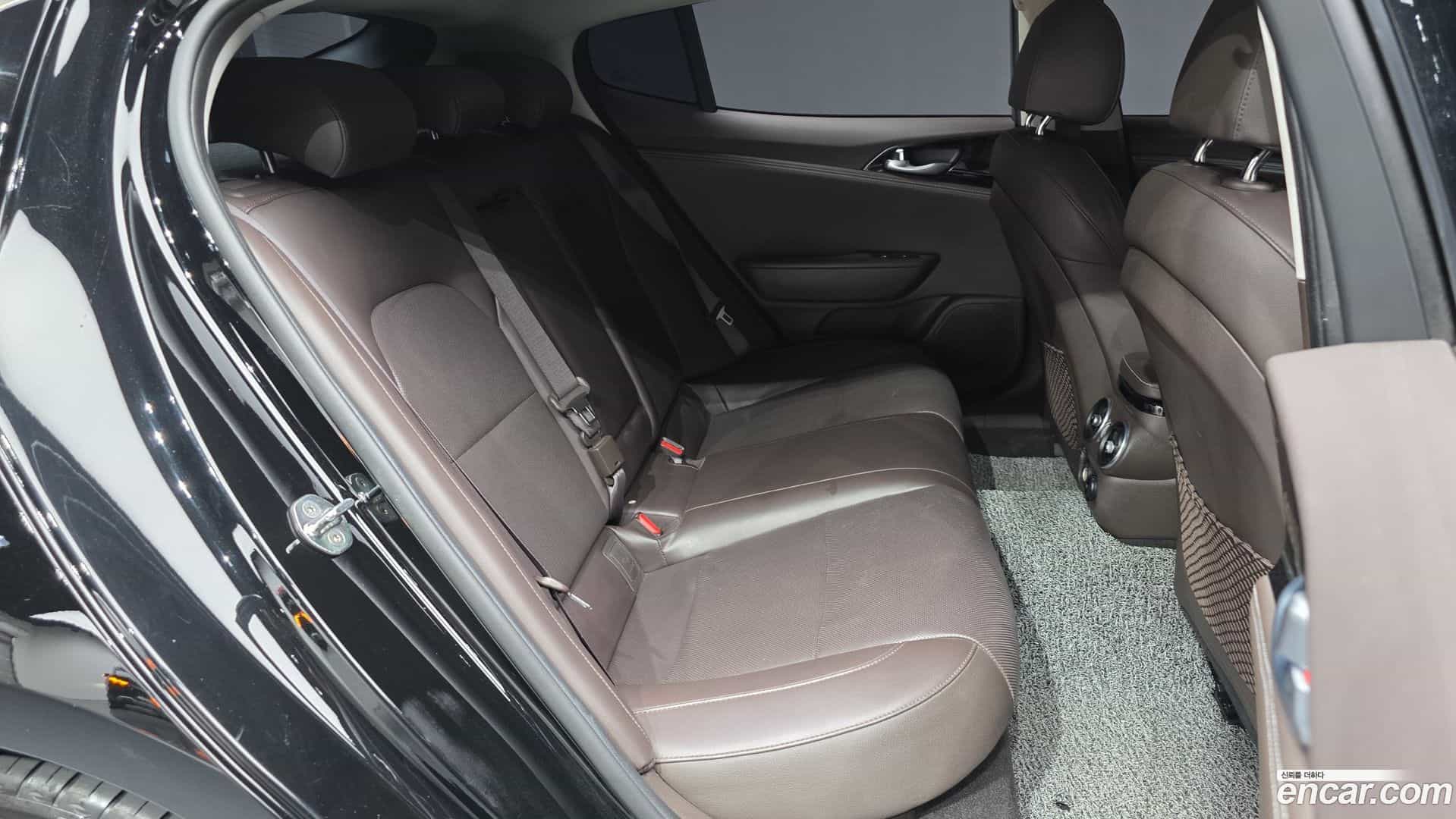 Stinger Kia 2017.10-OPTION-016