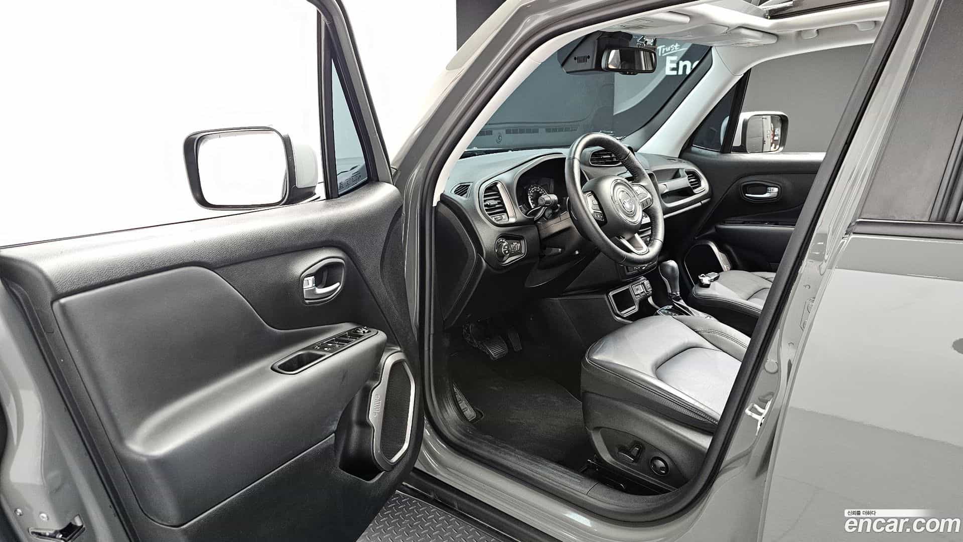 Renegade Jeep 2022.10-INNER-010