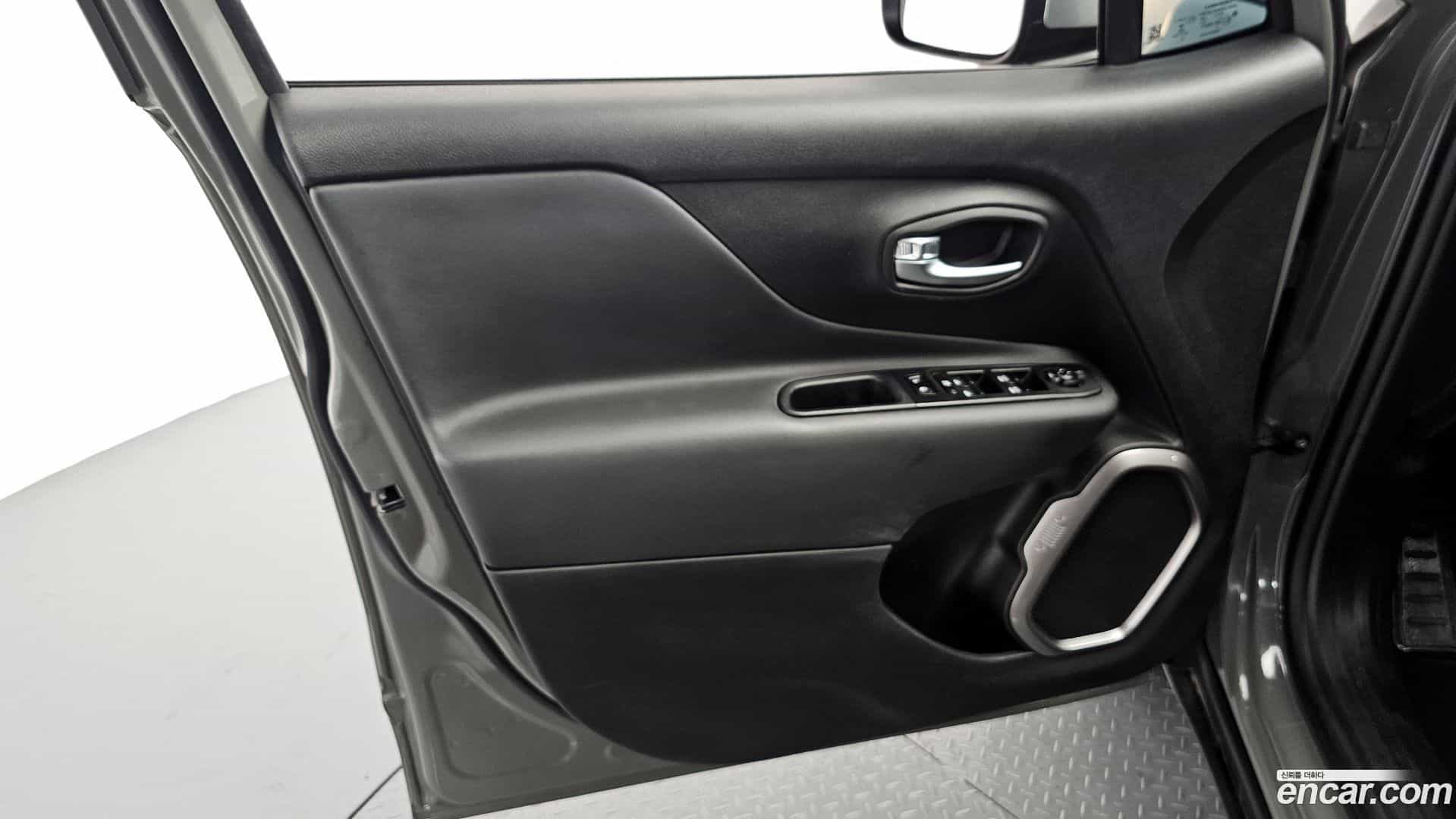 Renegade Jeep 2022.10-INNER-034