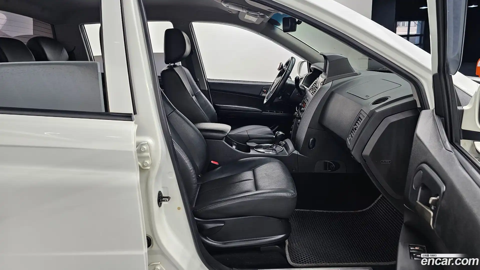 KORANDO KG Mobility 2015.8-OPTION-016