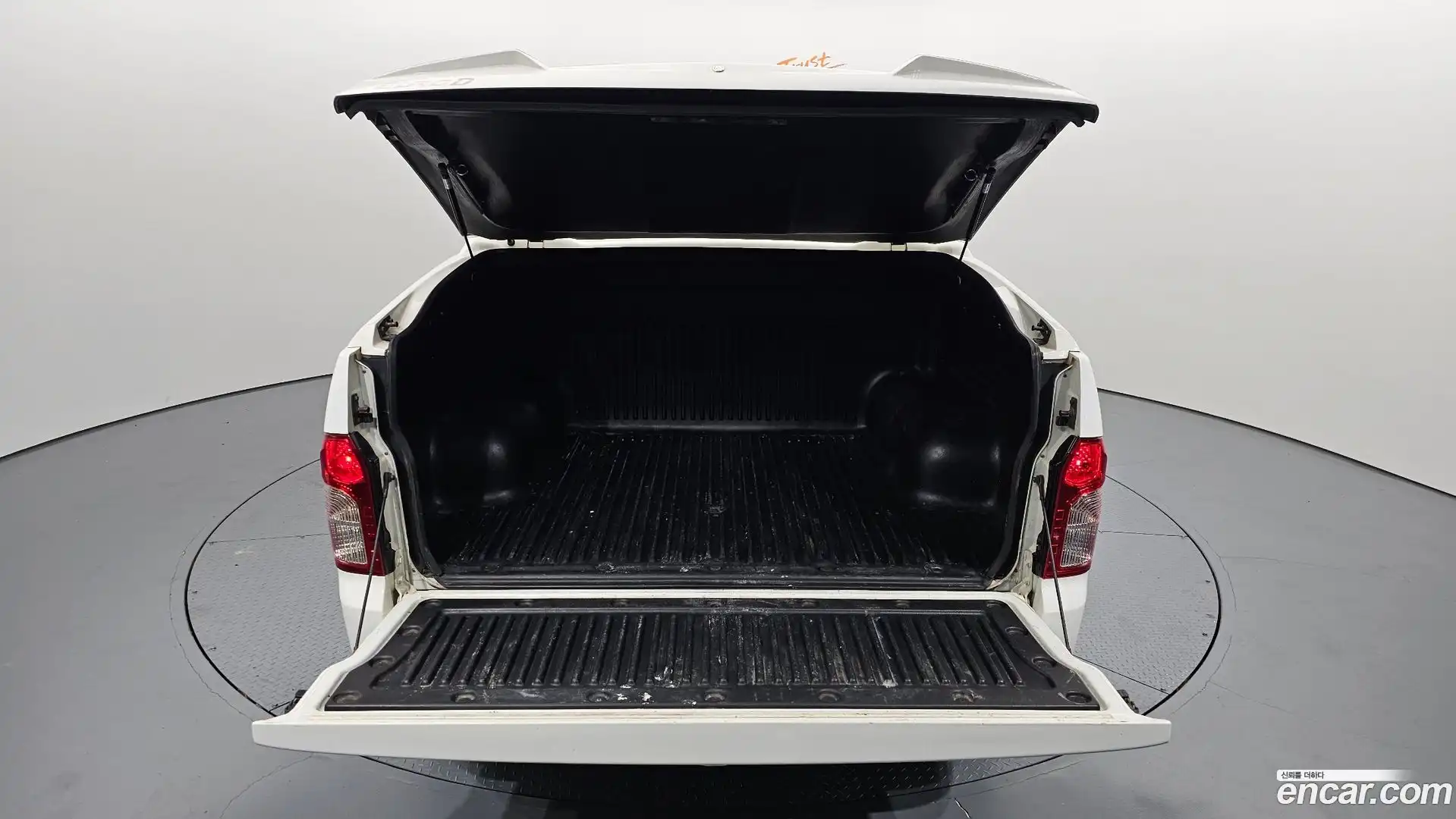 KORANDO KG Mobility 2015.8-OPTION-024