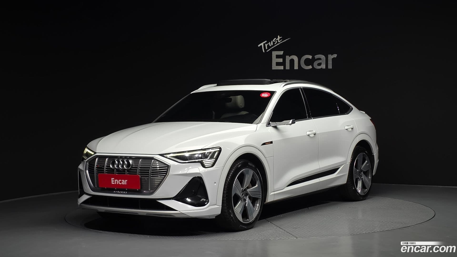 Main__Slider__Photo:e-tron Audi 2021.9-0