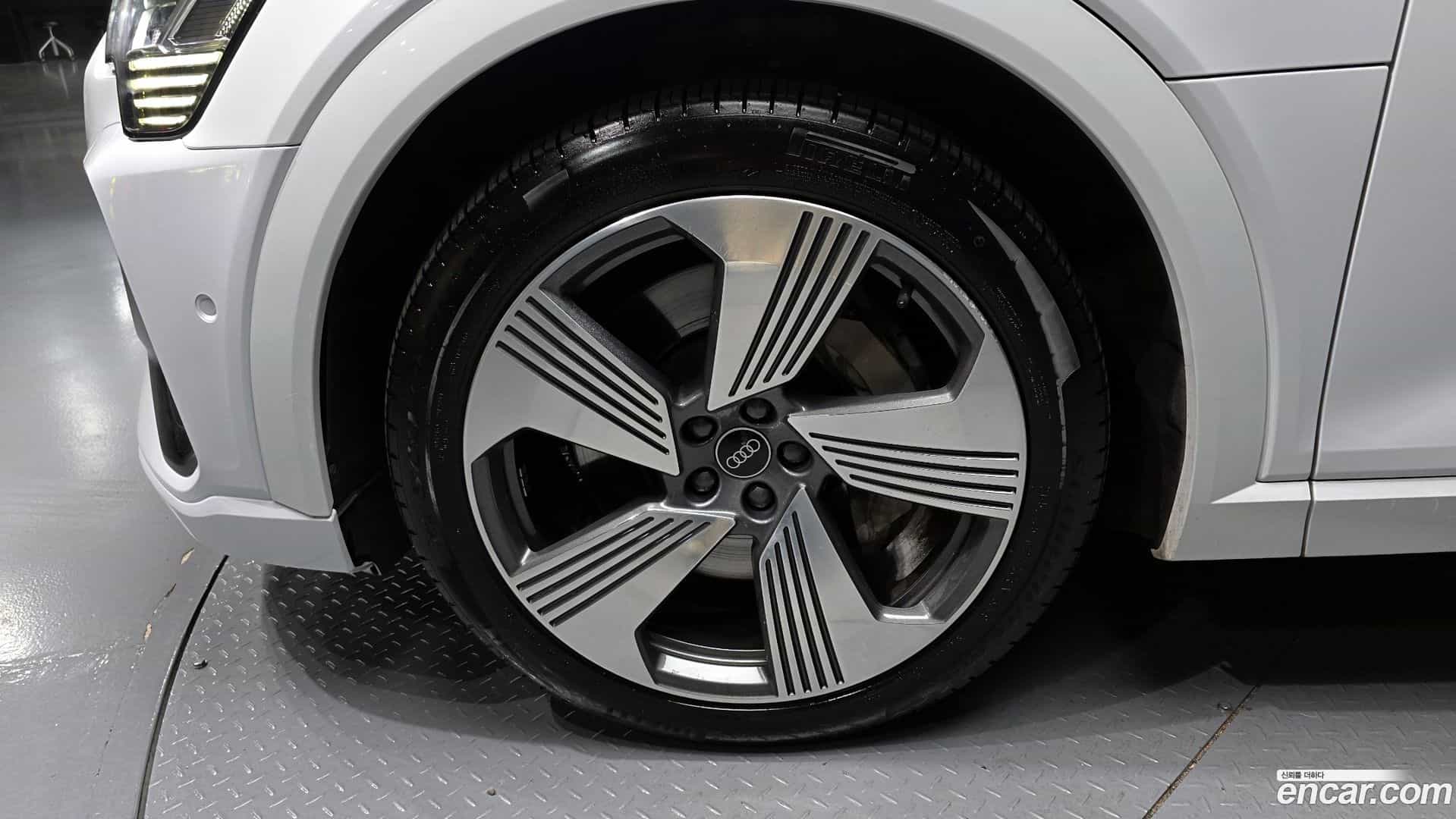 e-tron Audi 2021.9-OUTER-005