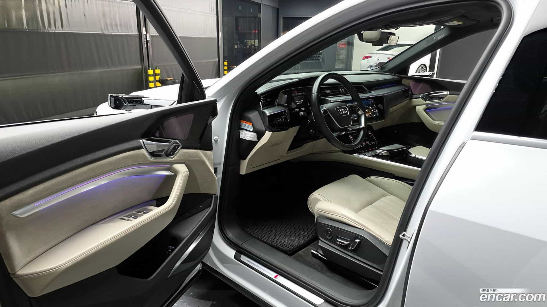 e-tron Audi 2021.9-INNER-010