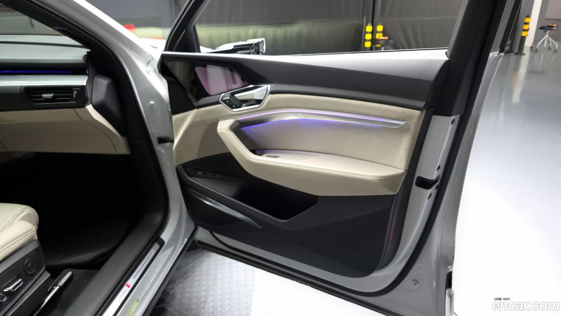 e-tron Audi 2021.9-INNER-034