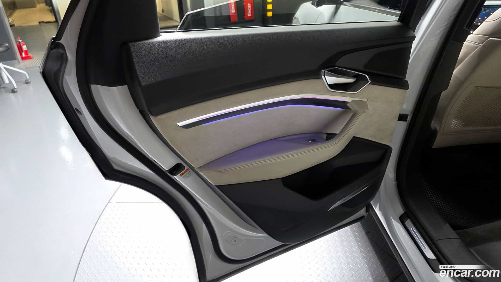 e-tron Audi 2021.9-INNER-035