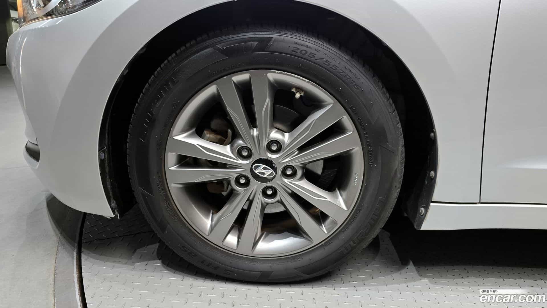 AVANTE Hyundai 2015.9-OUTER-005